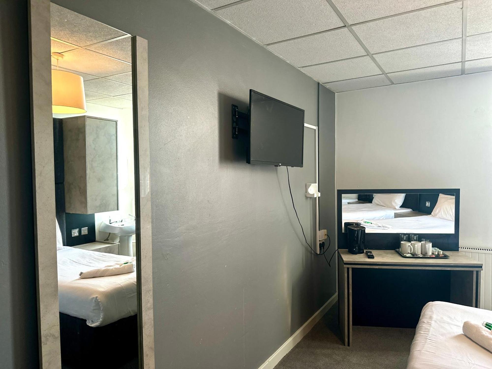Triple Room with Shared Bathroom,1742854236:JPEG