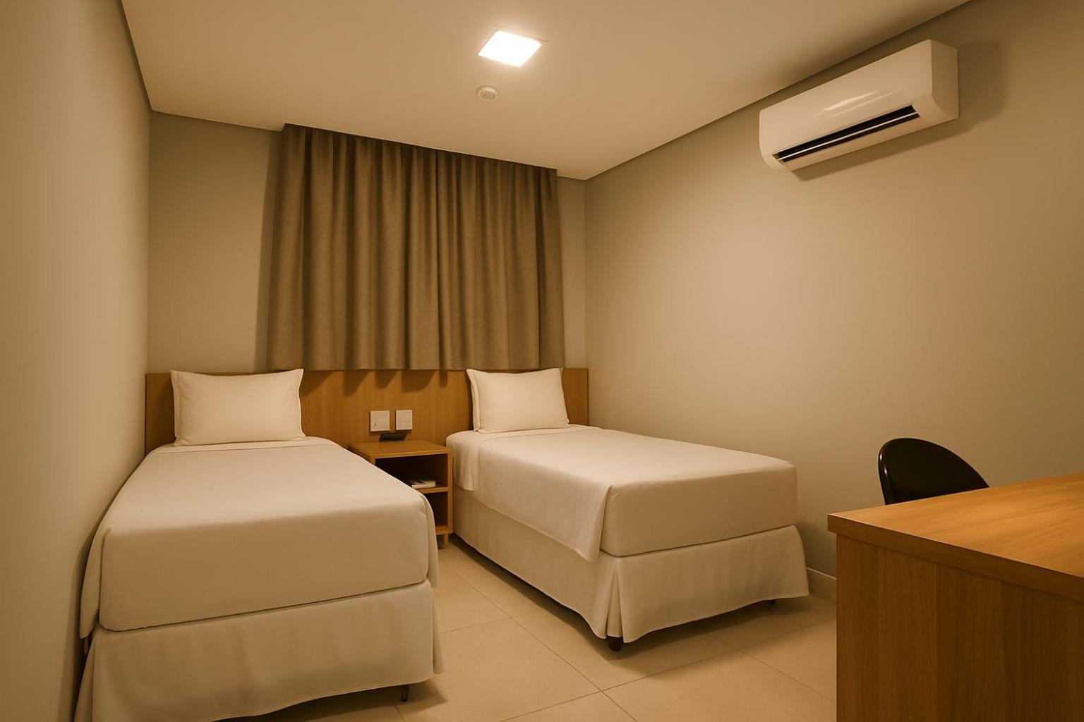 Quarto Grande com 2 Camas de Solteiro