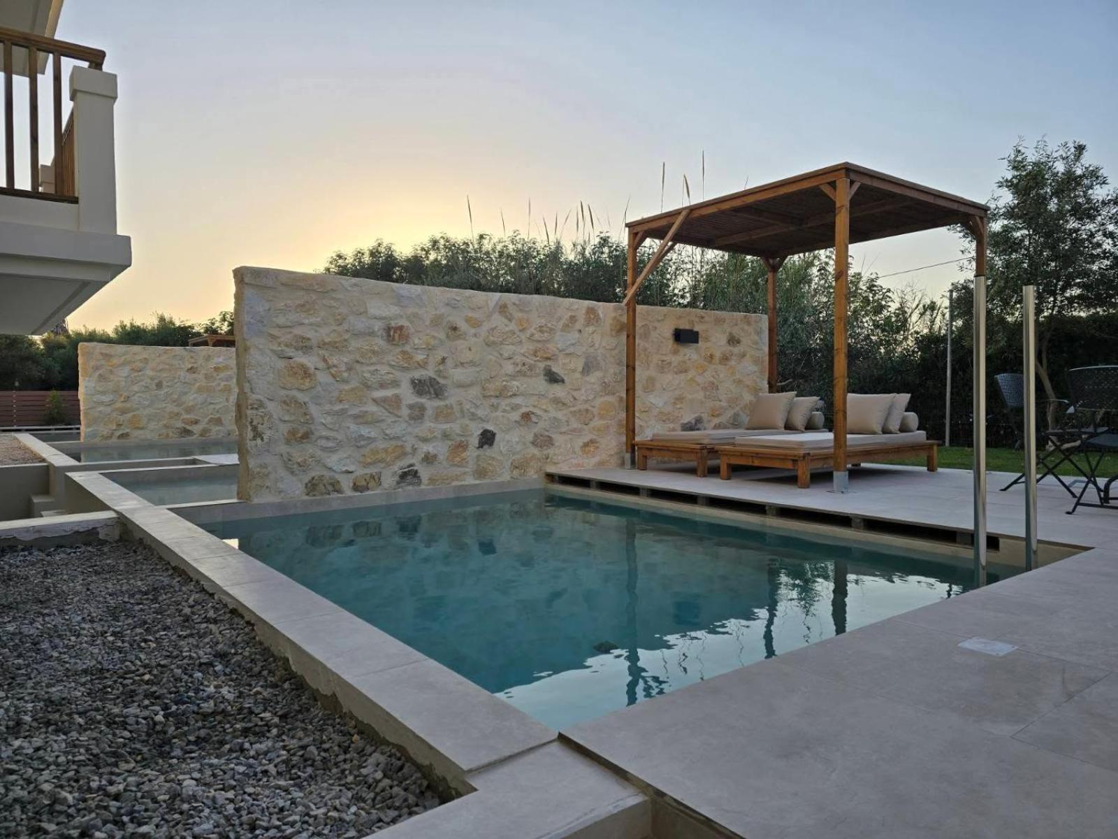 Apartment With Swimming Pool,1666025827:JPEG