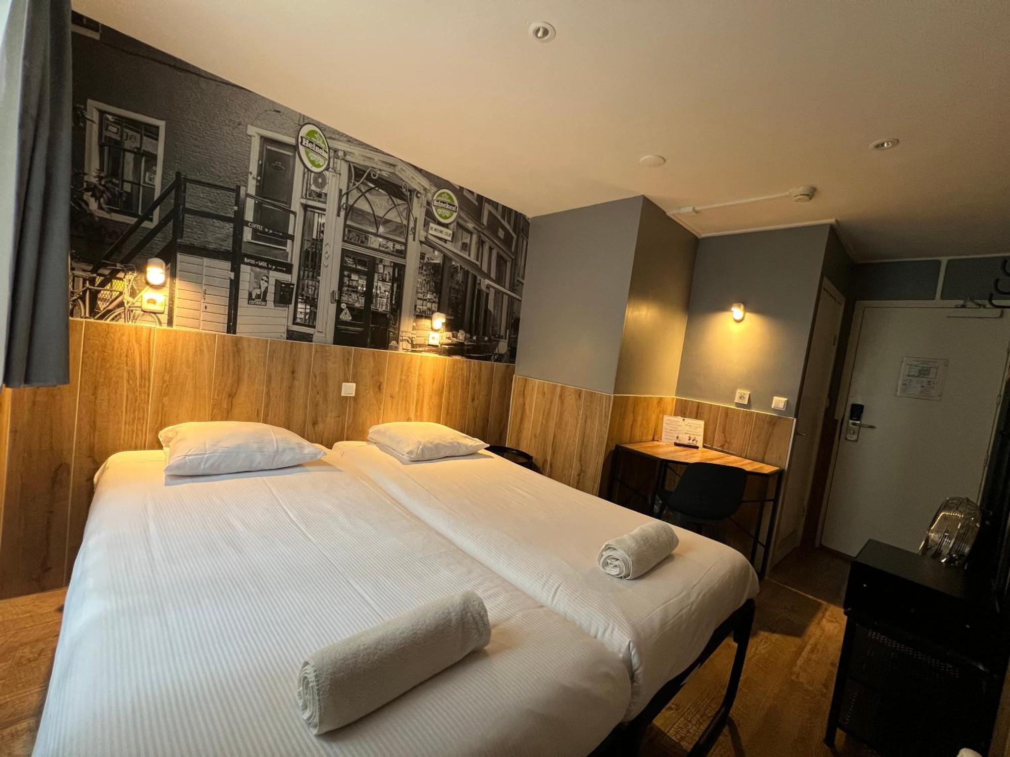 Double or Twin Room Private Bathroom