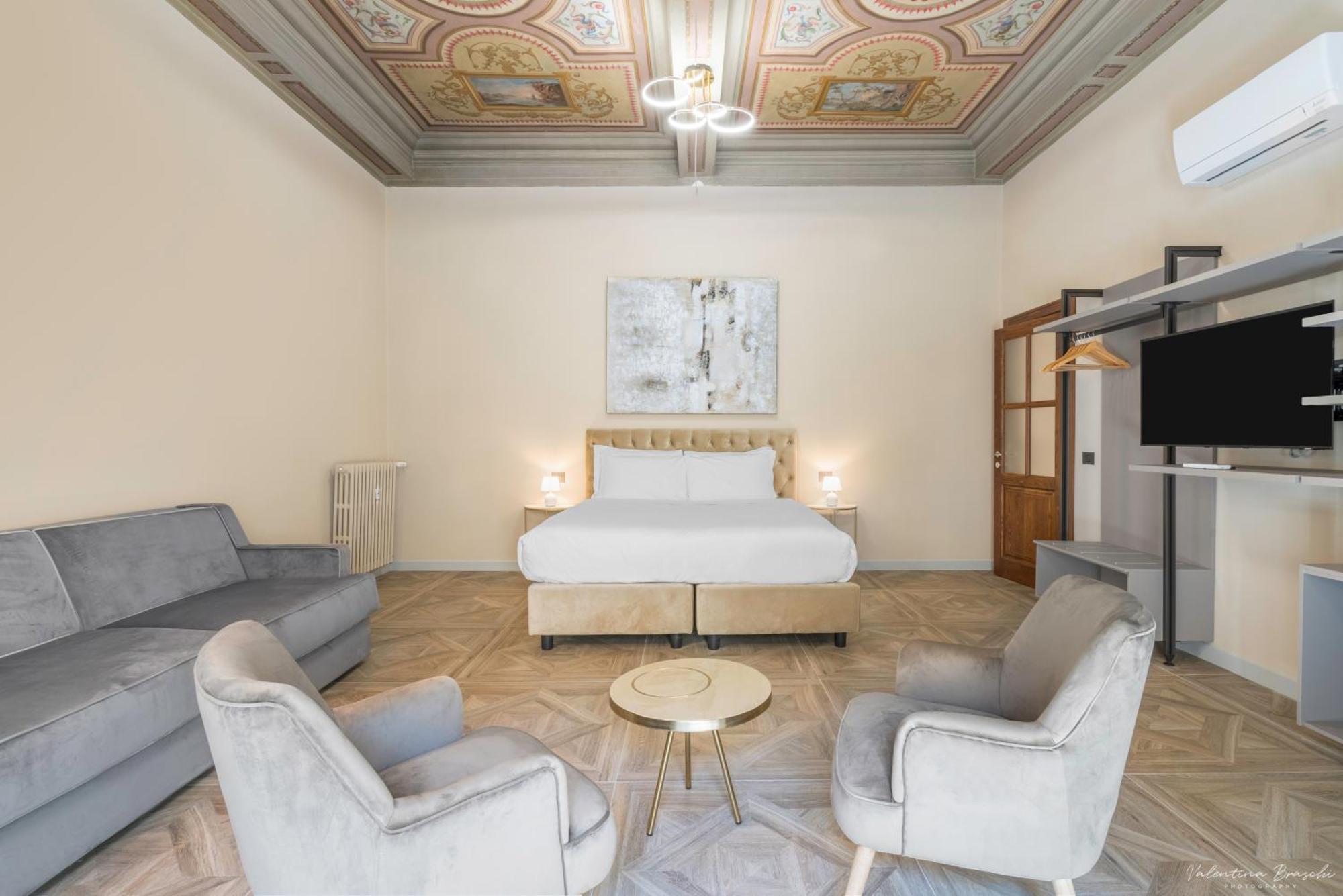 One-Bedroom Deluxe Apartment