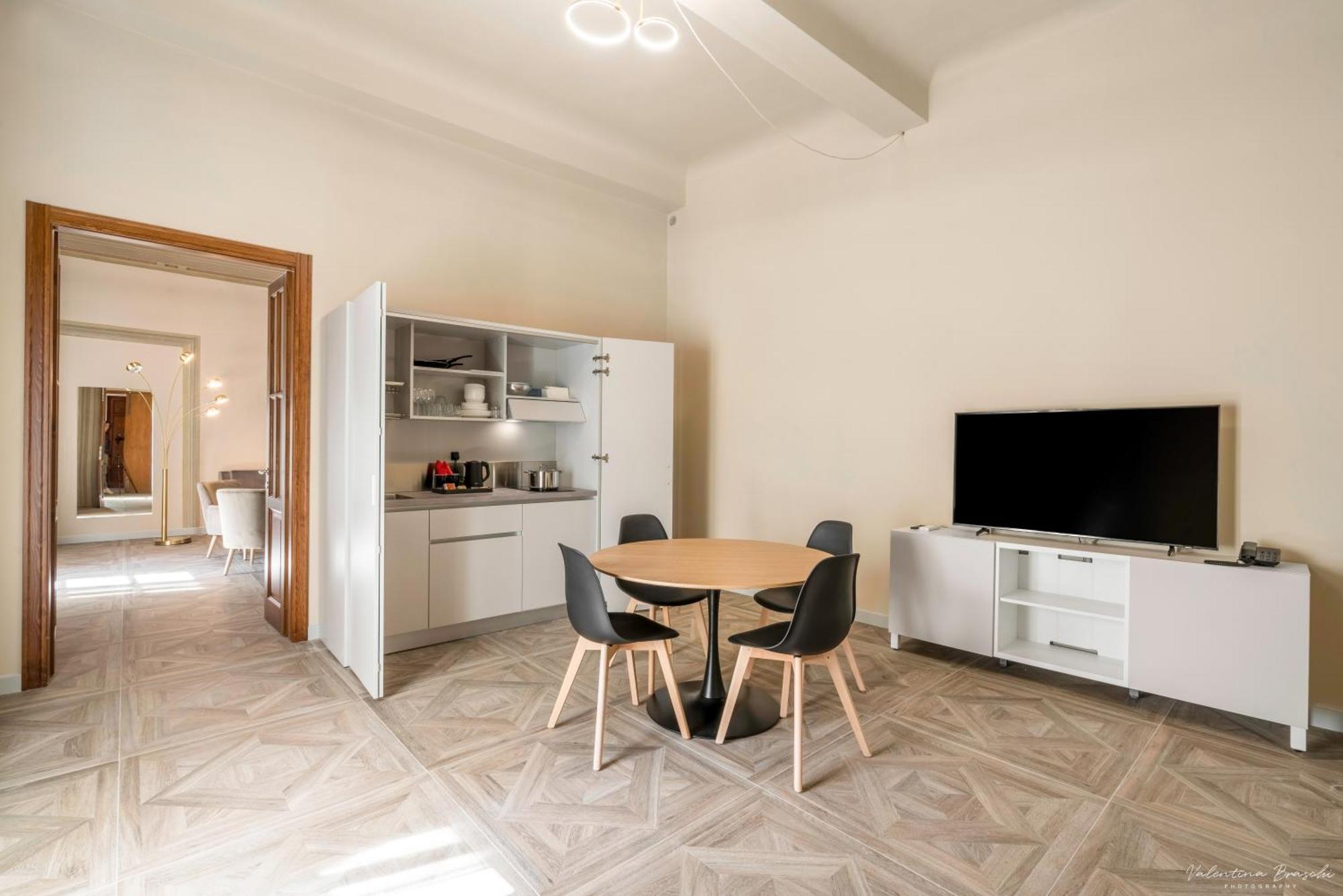 One-Bedroom Deluxe Apartment
