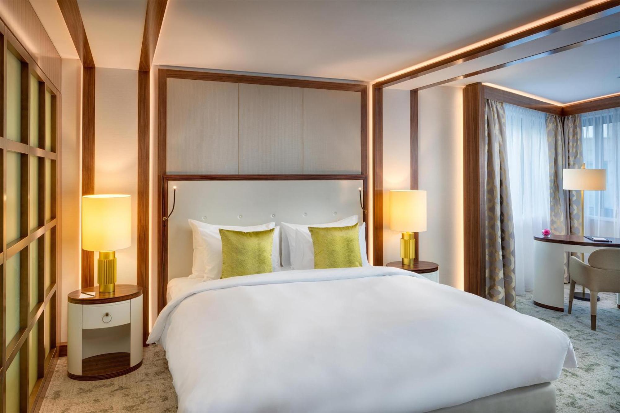 Corvinus Fashion Street View Room