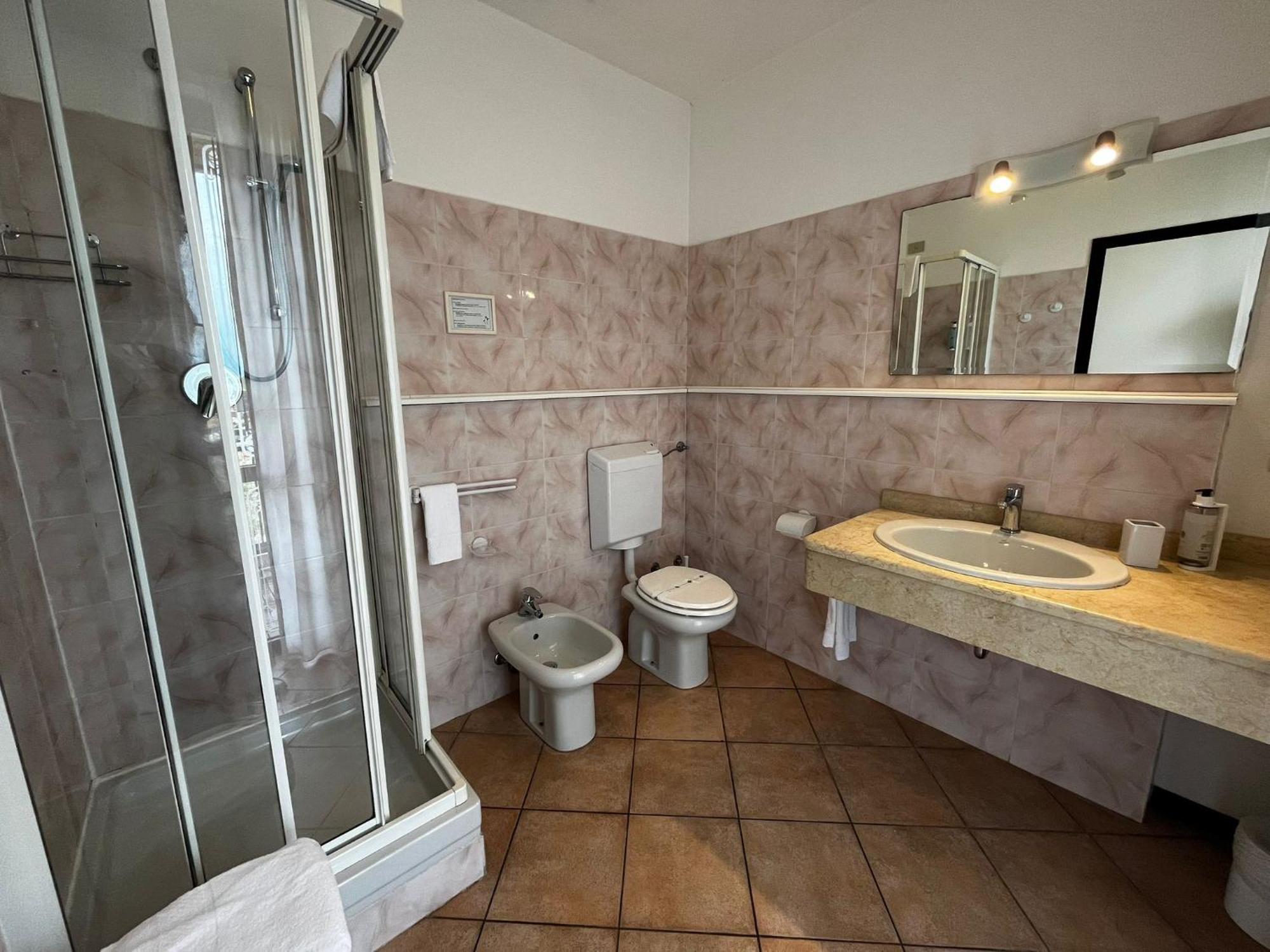 Deluxe Double Room with Balcony,1669011607:JPEG