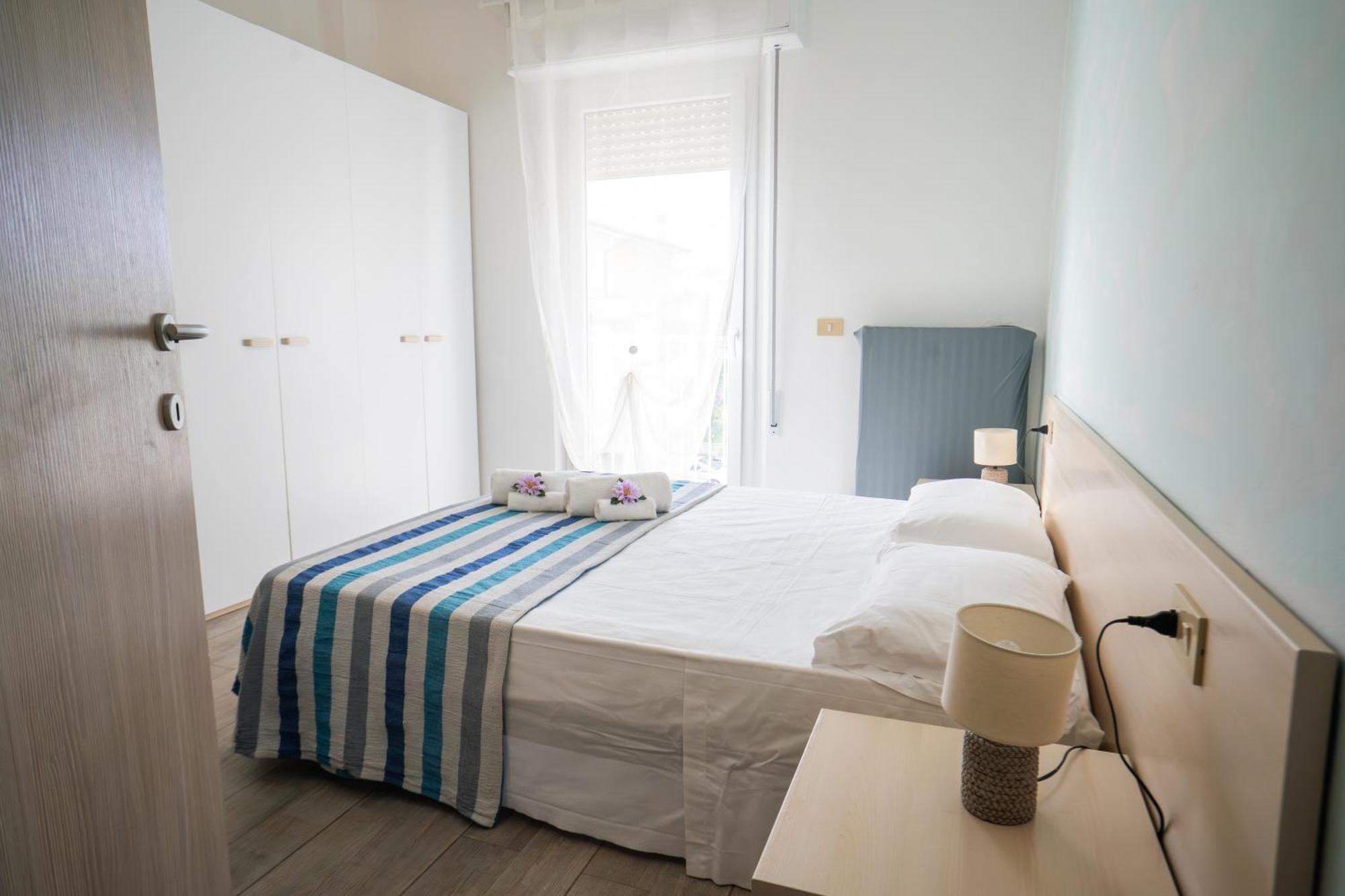 One-Bedroom Apartment with Balcony,1669835317:JPEG
