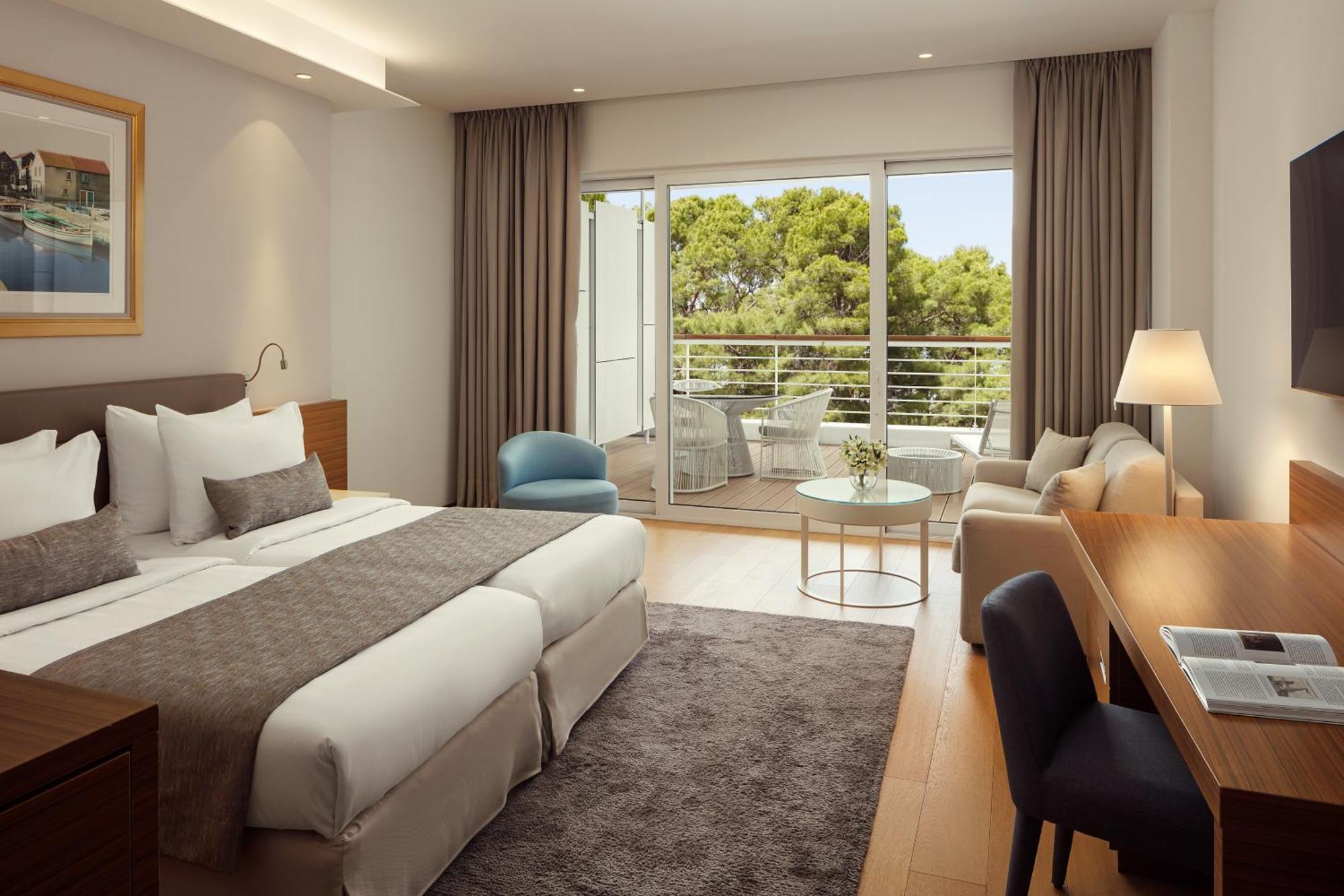 Deluxe Double Room with Balcony,1671868361:JPEG