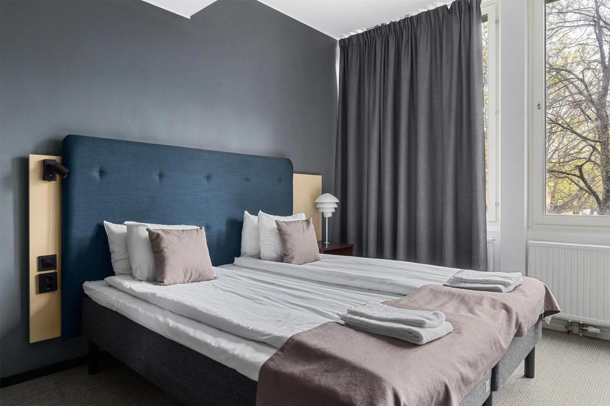 Habitación Estándar con cama extragrande y ducha a ras de suelo - Adaptada para personas de movilidad reducida/para no fumadores