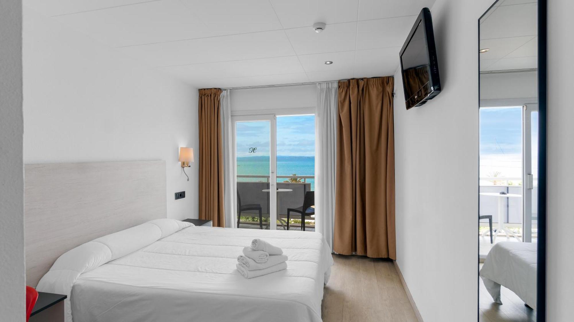 Double or Twin Room Sea View