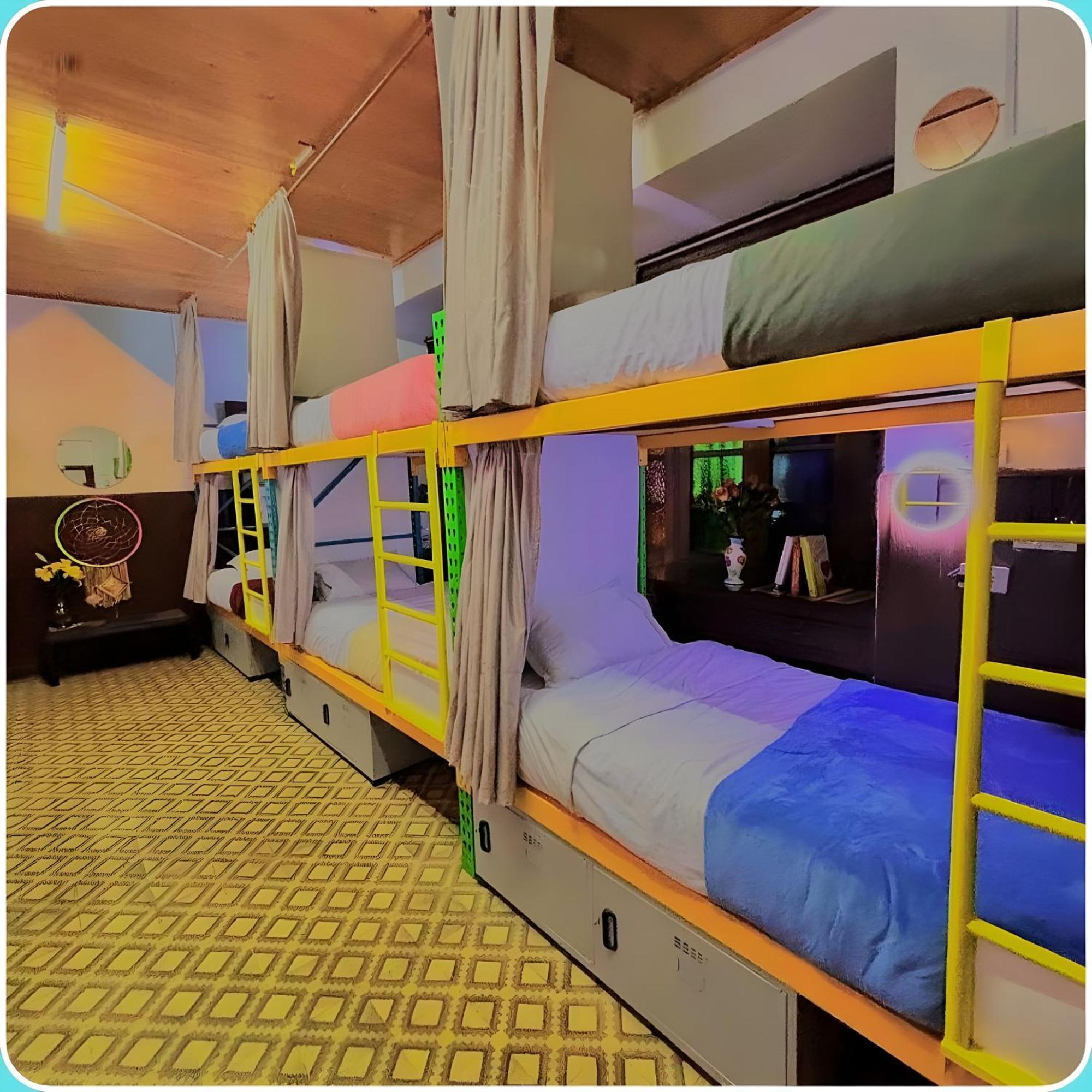 Single Bed Mixed Dormitory Room