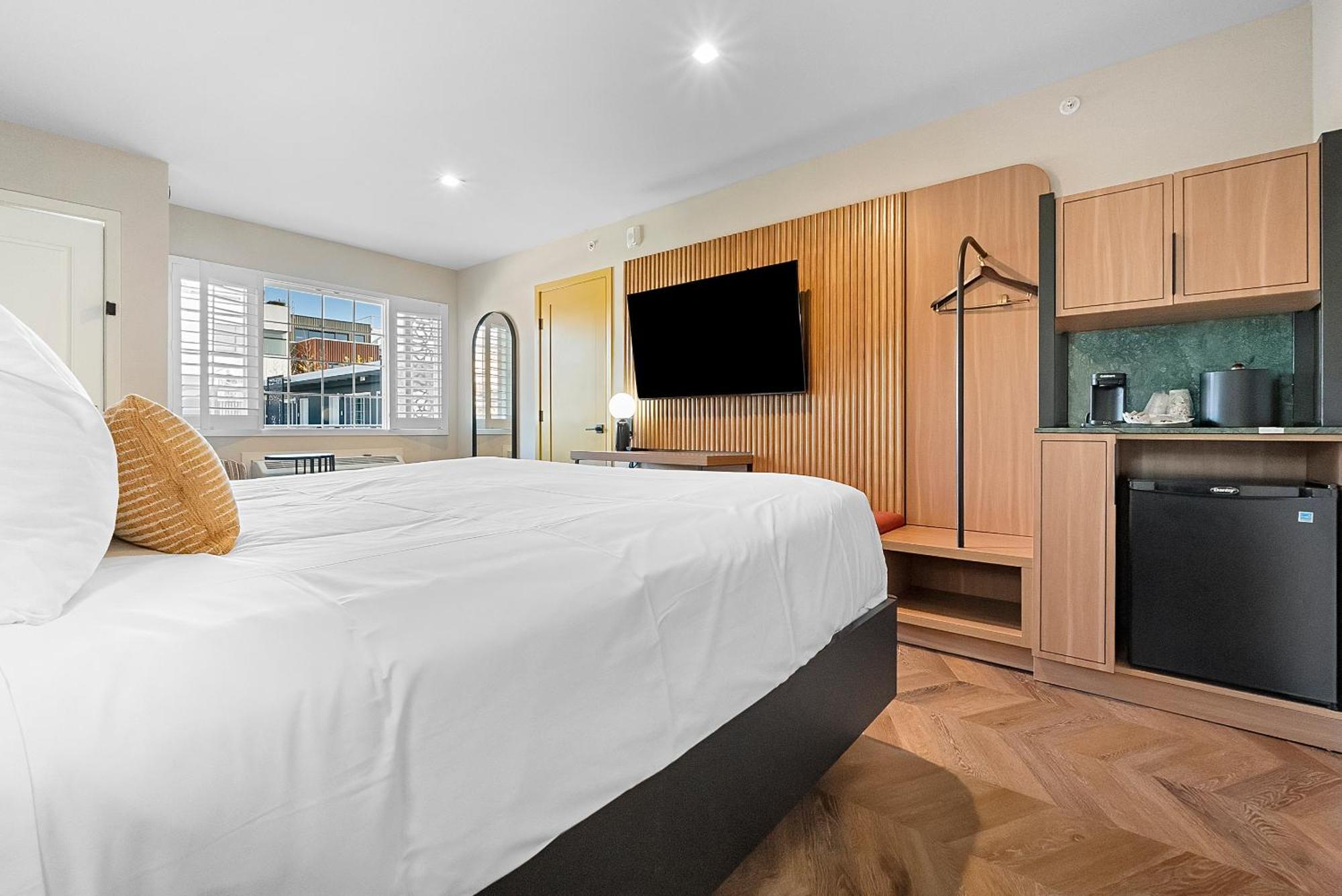 Deluxe King Room