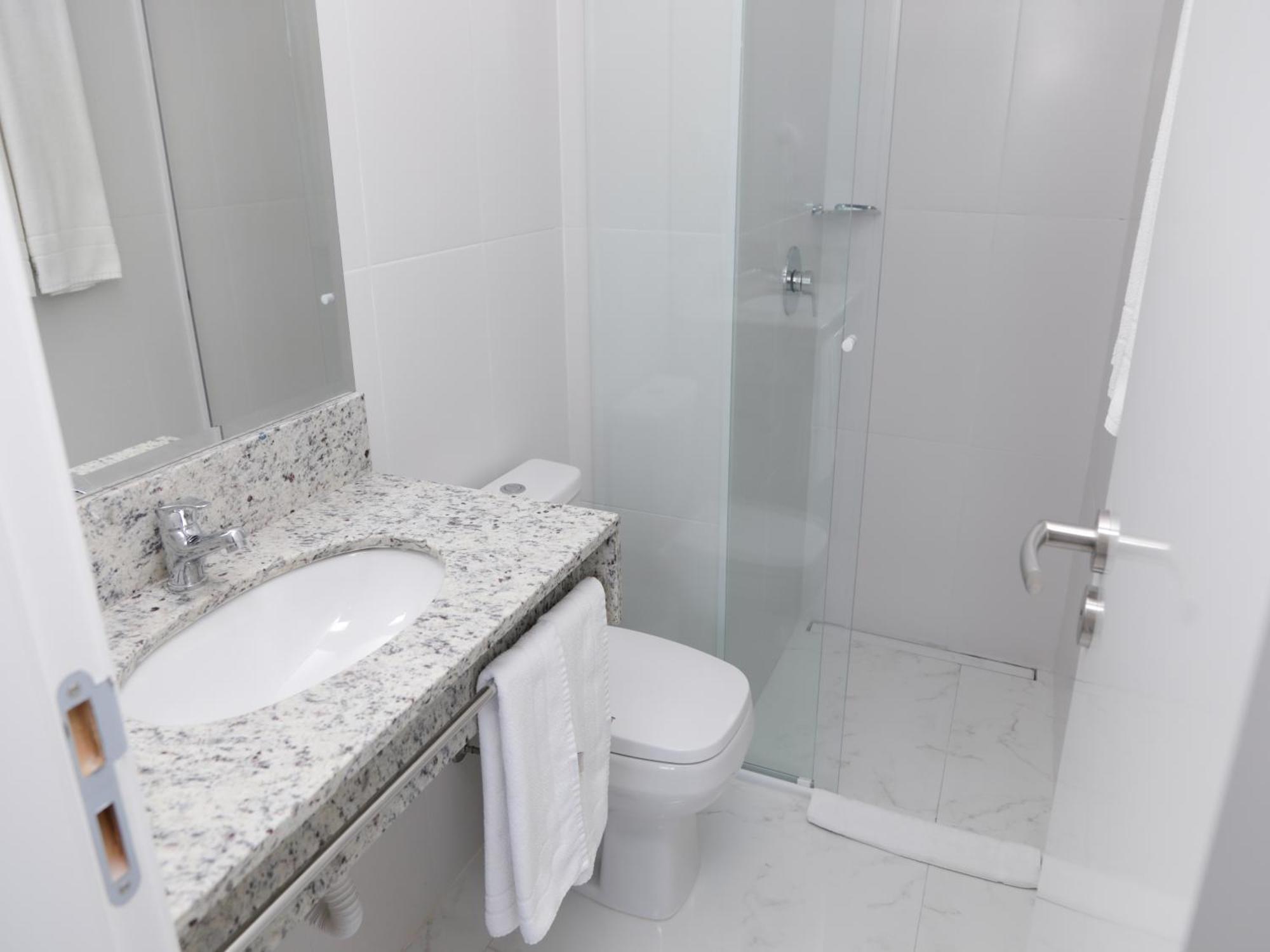 Deluxe Queen Suite
