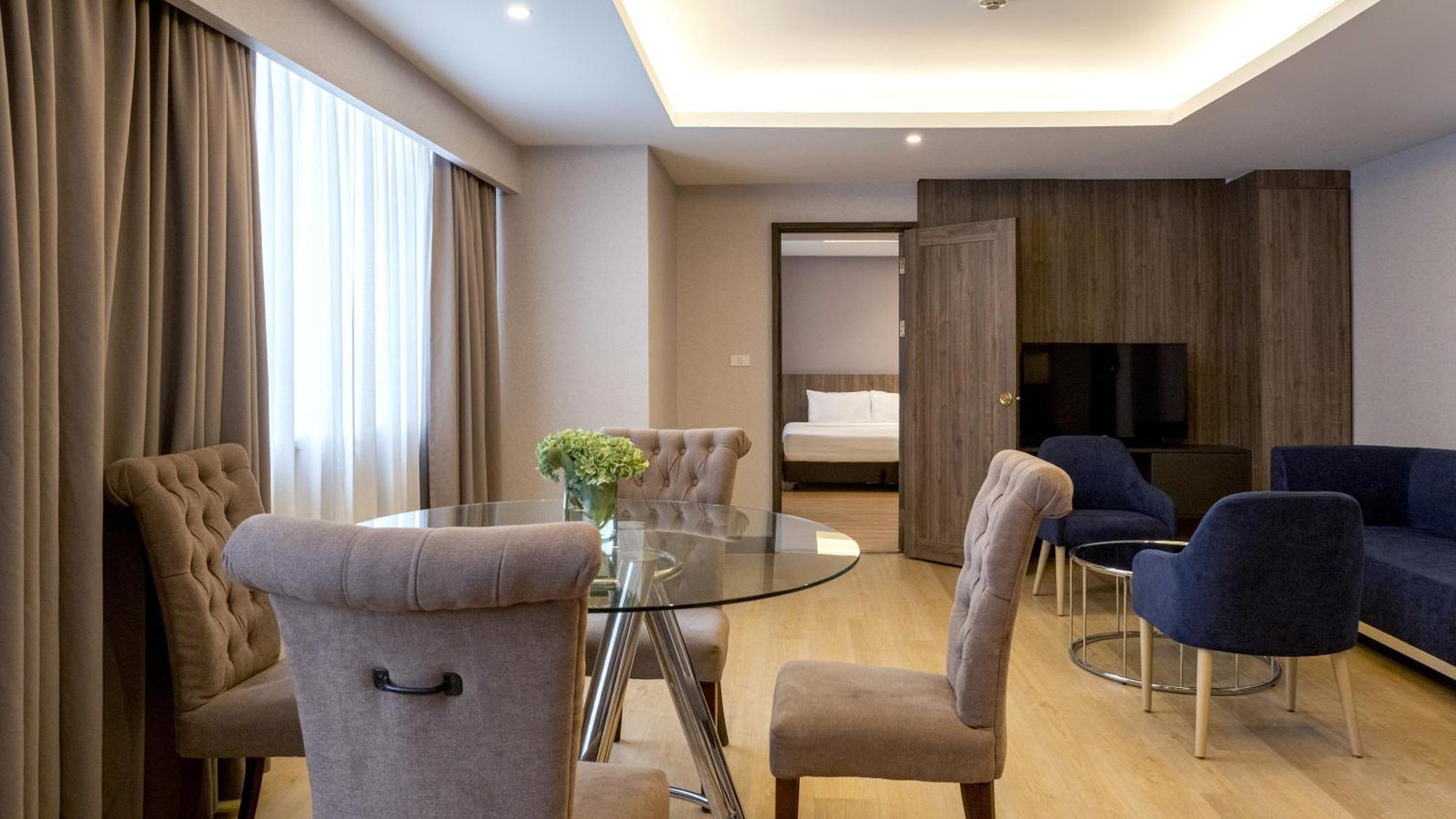 Grand King Suite
