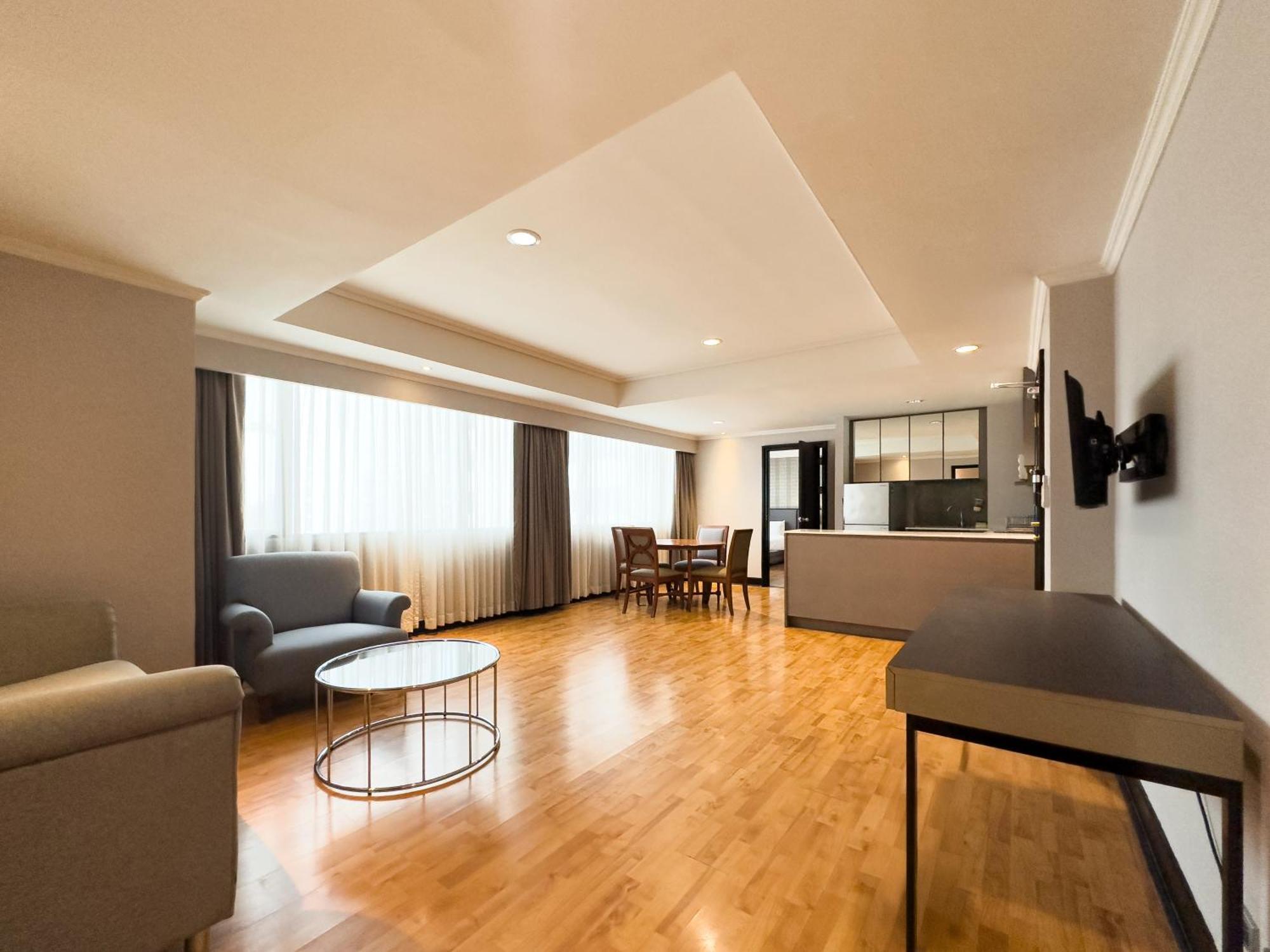 Grand King Suite