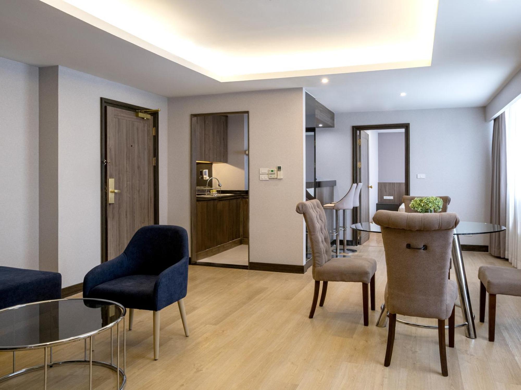 Grand King Suite