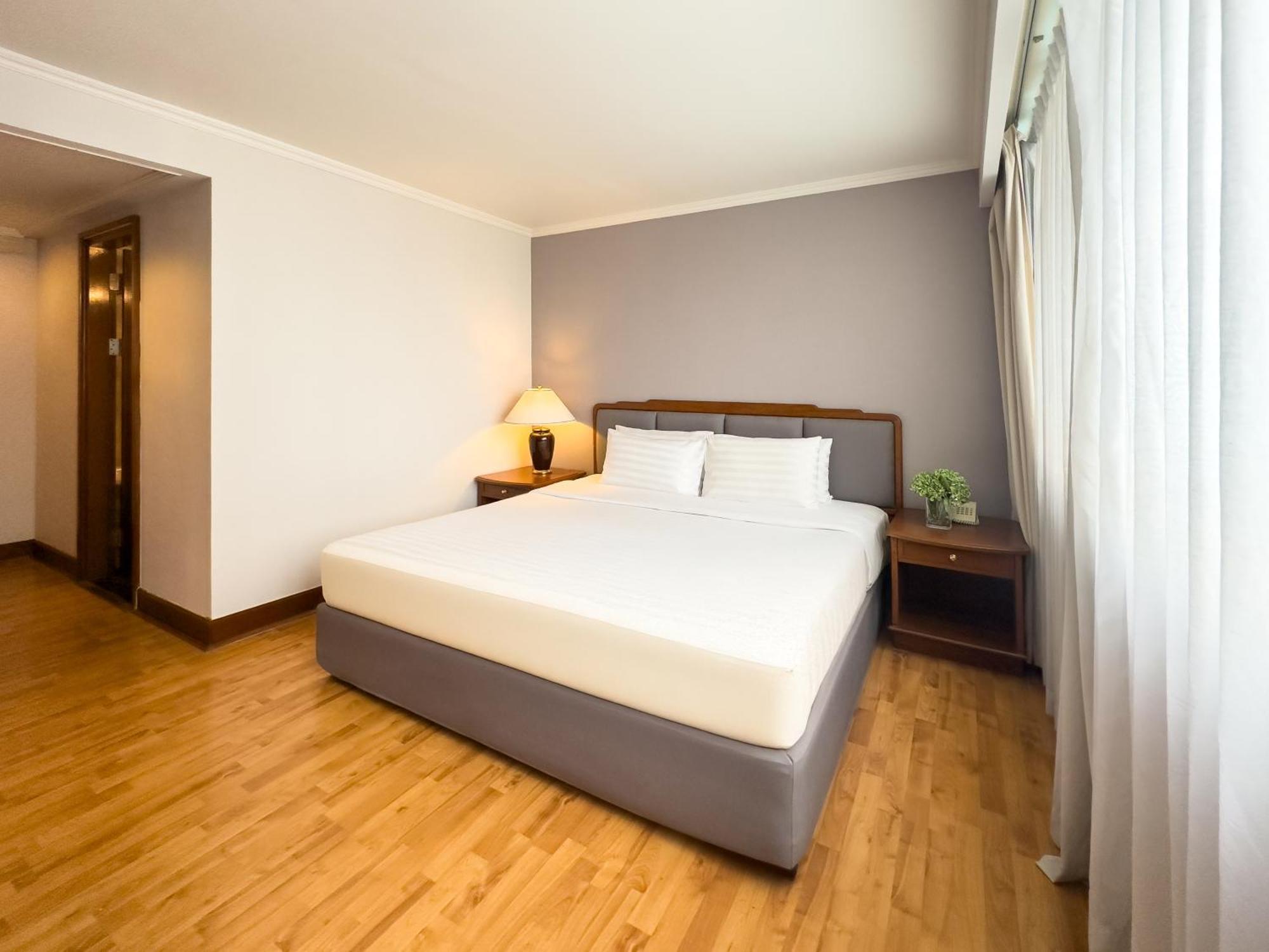 One-Bedroom King Suite