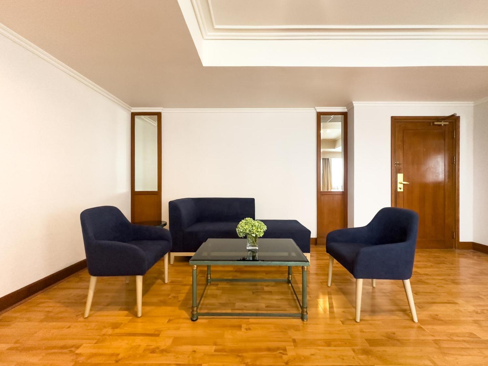 One-Bedroom King Suite