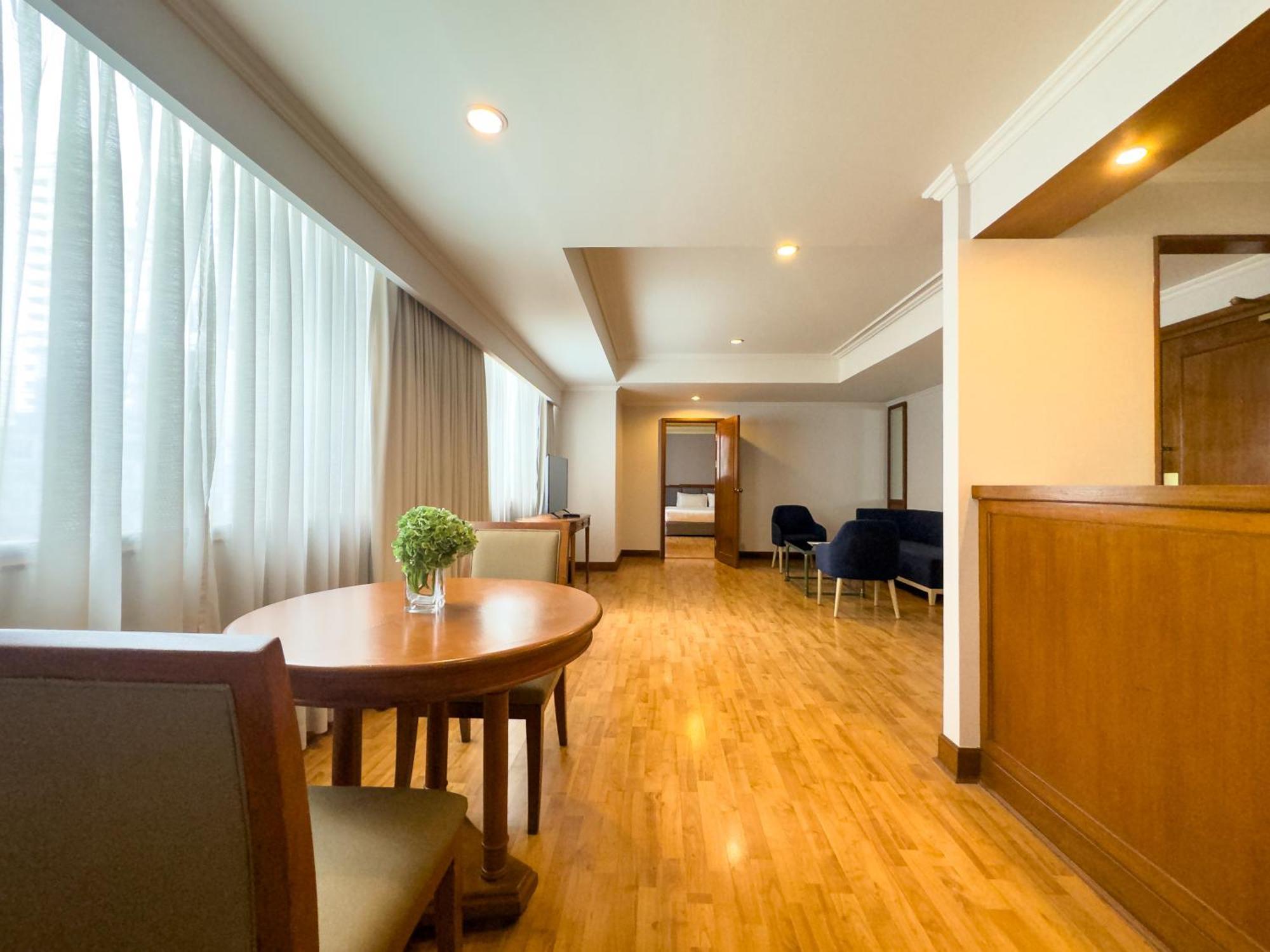 One-Bedroom King Suite