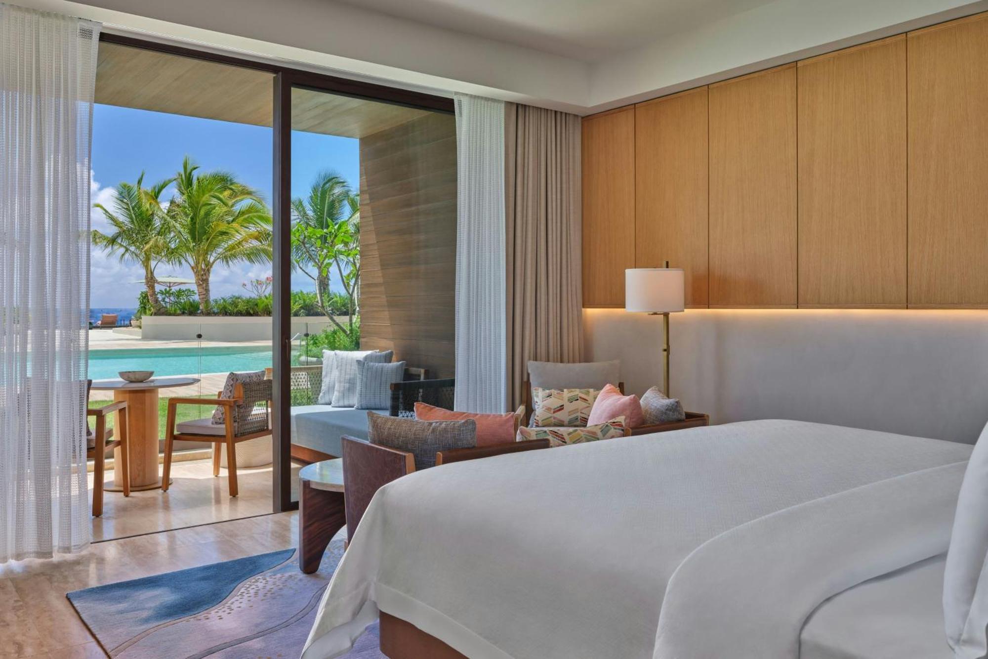 Deluxe King Room Pool side