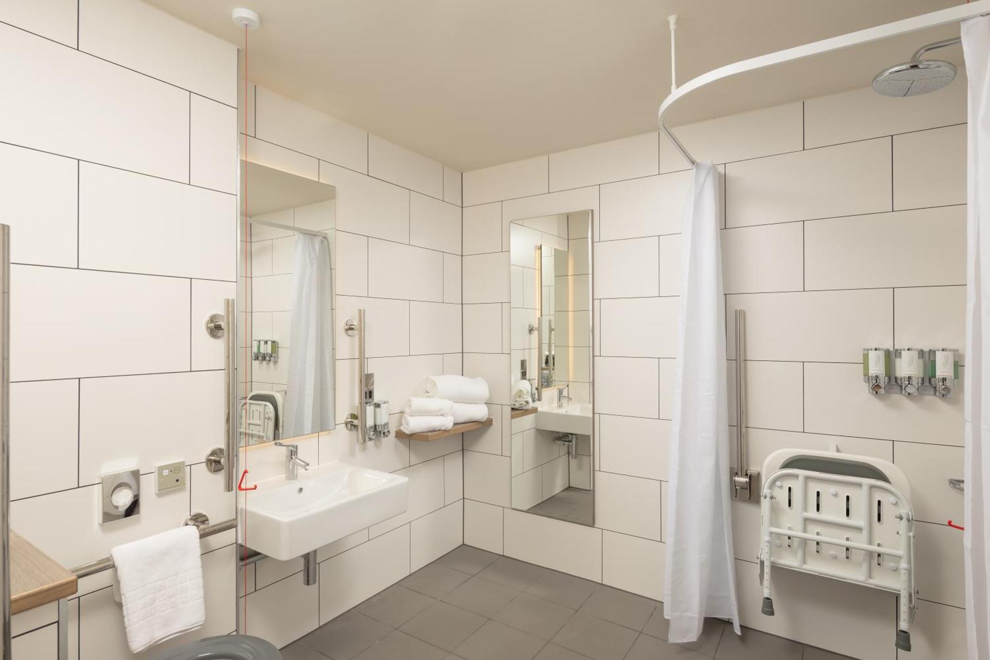 Queen Room Accessible