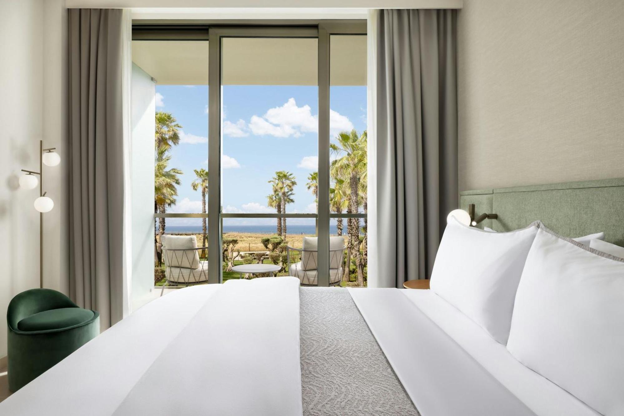 Deluxe King Room with Balcony and Sea View,1683824508:JPEG