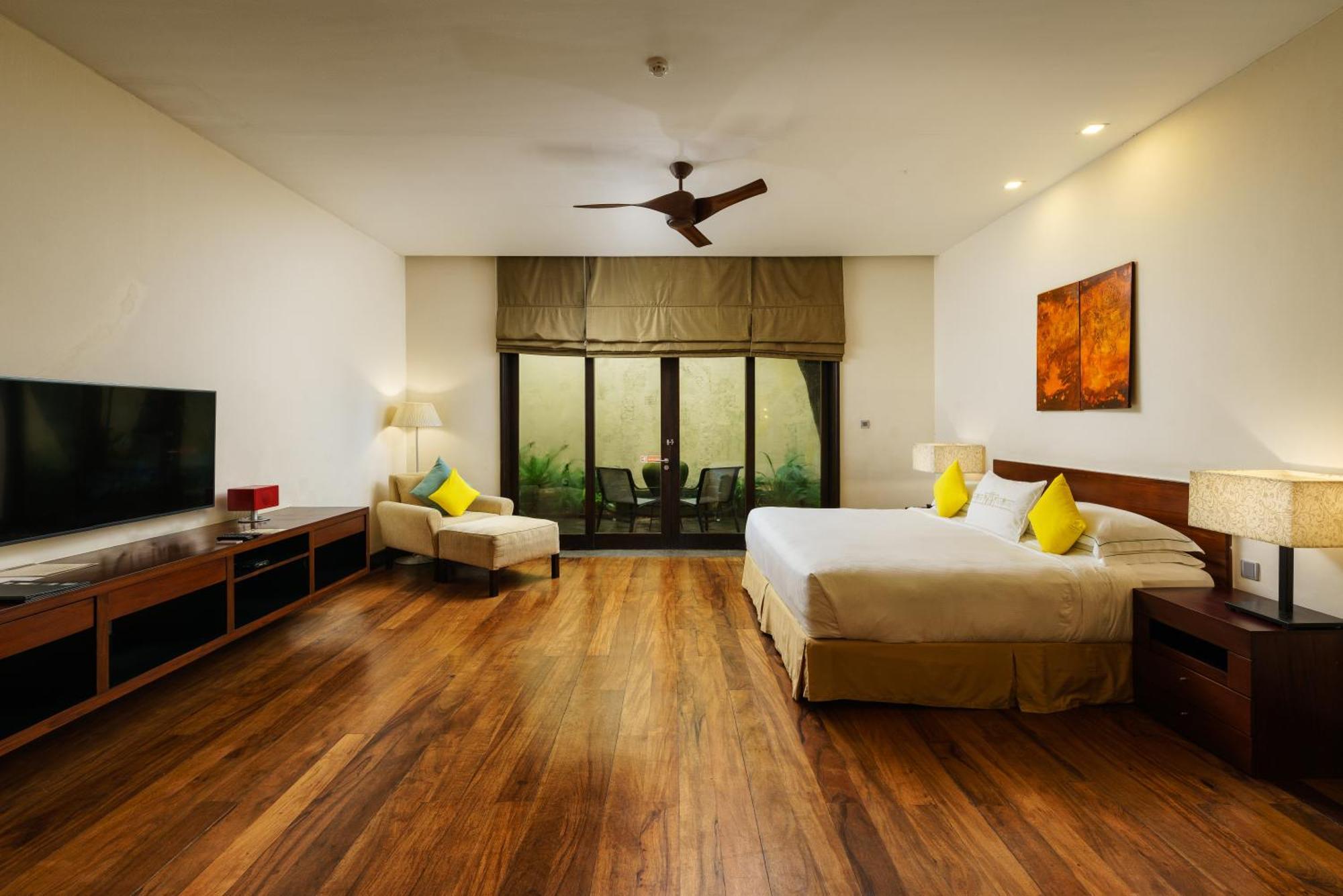 Courtyard Room