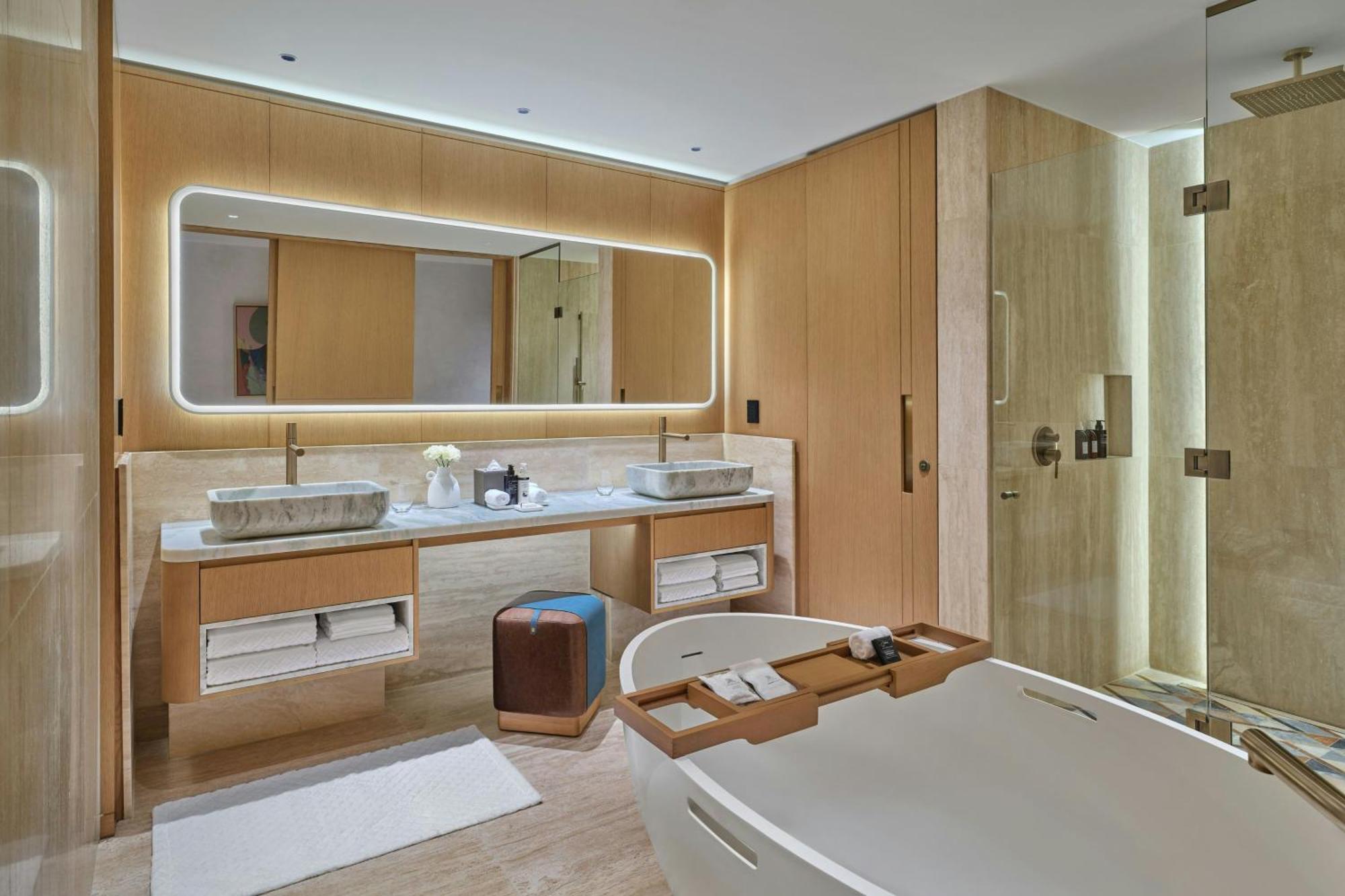 Superior King Room Balcony