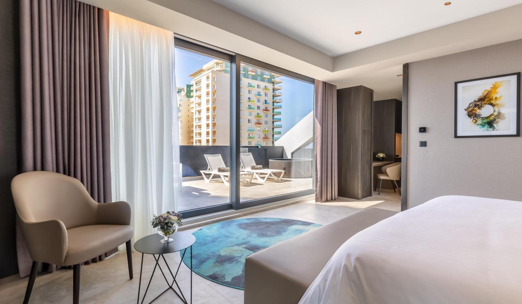 Premium Zimmer mit Terrasse und Whirlpool
