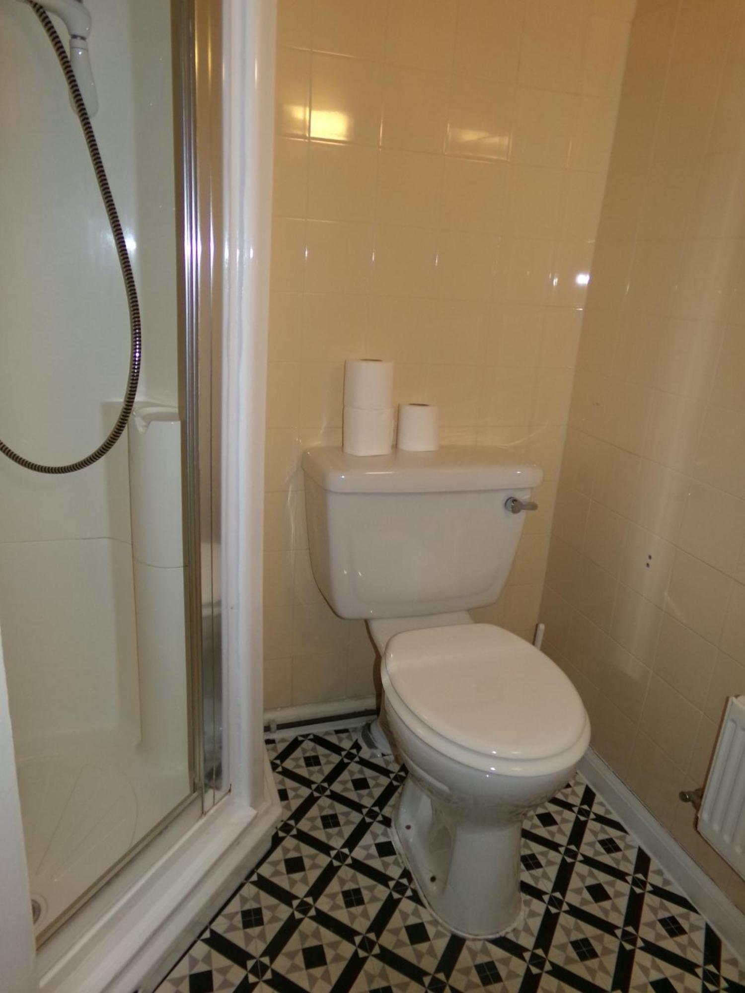 Doppelzimmer mit eigenem externen Duschbad