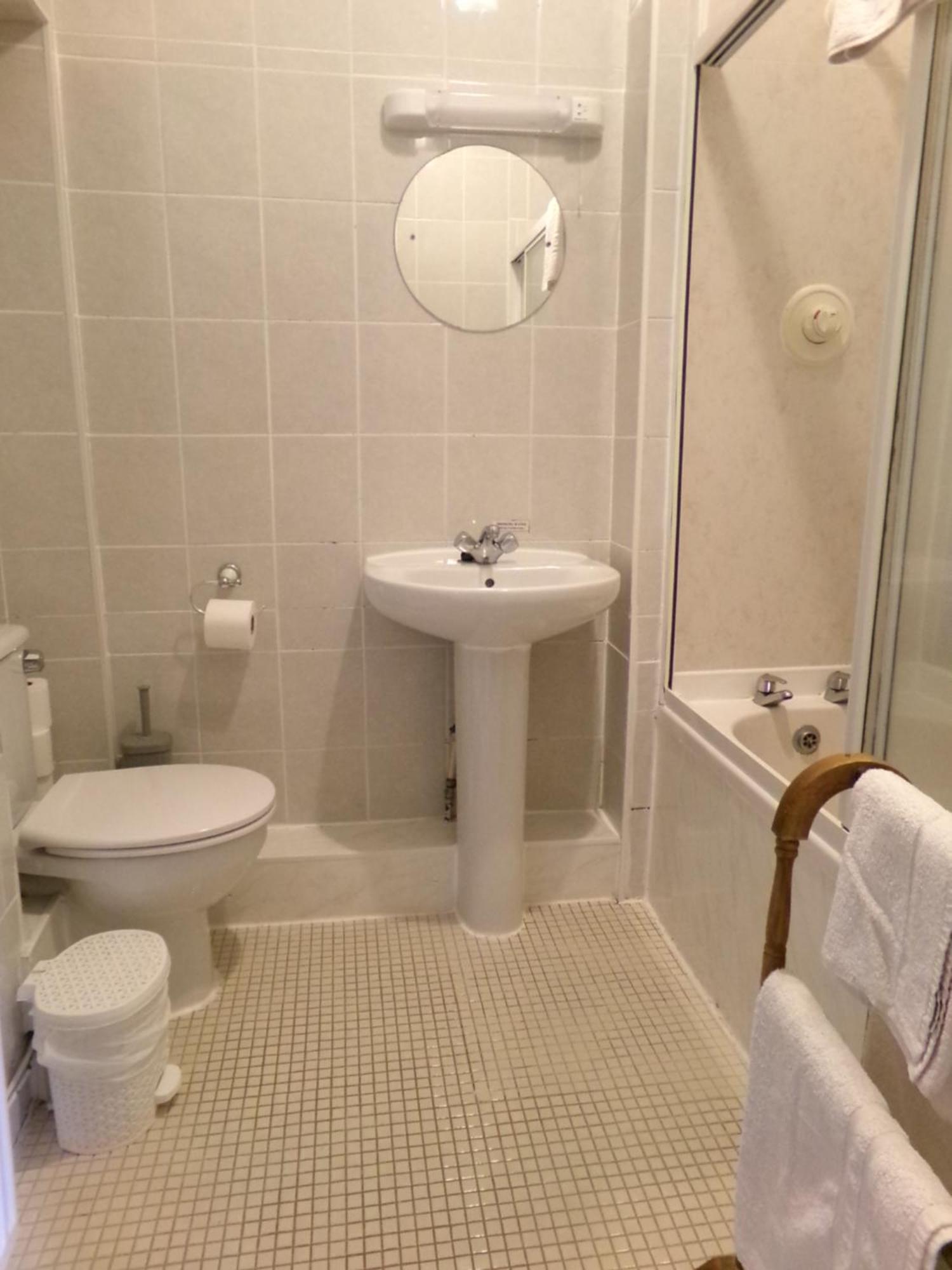 Triple Room Shower