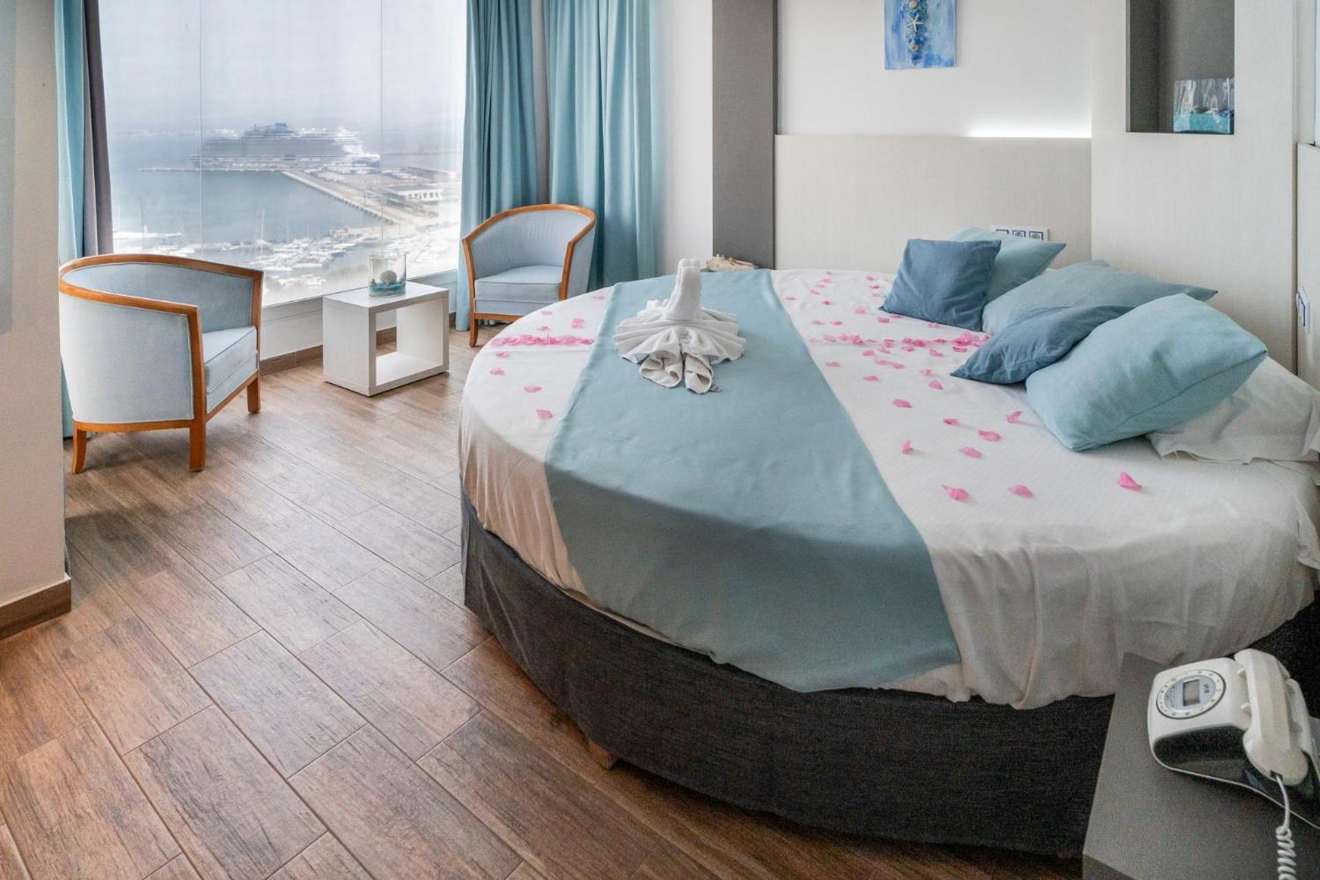 Junior Suite with Pool View