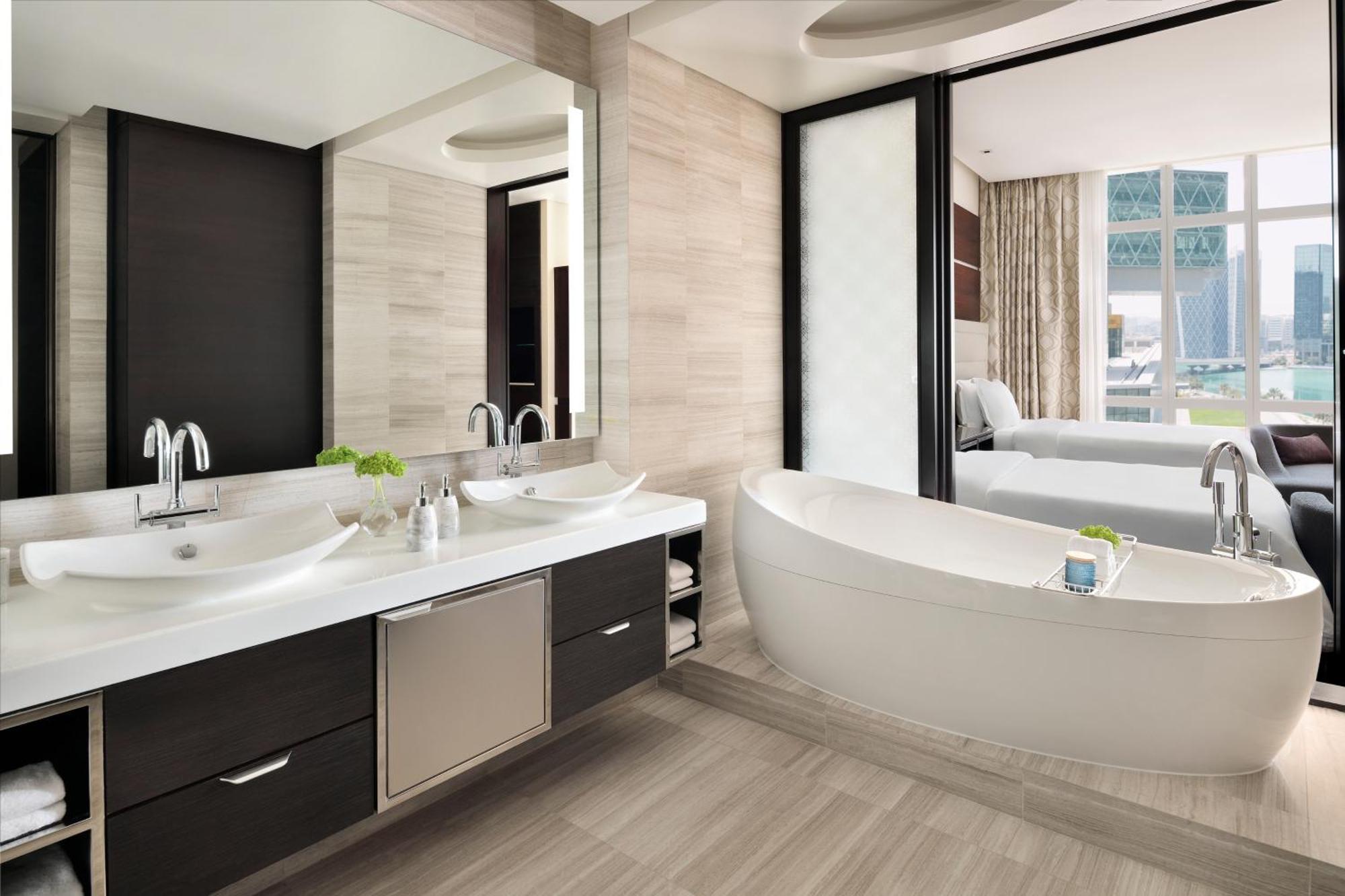 Deluxe King Room City View