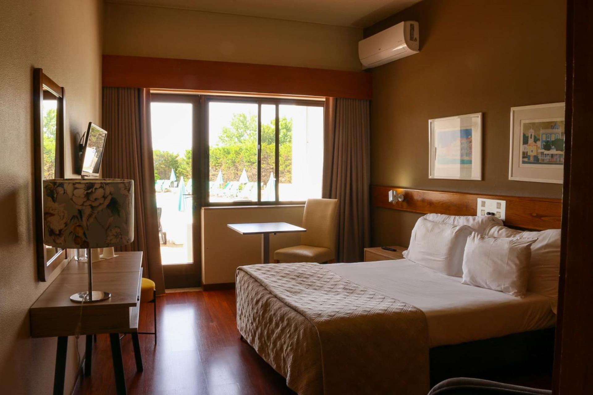 Quarto Duplo ou Twin com Vista Piscina