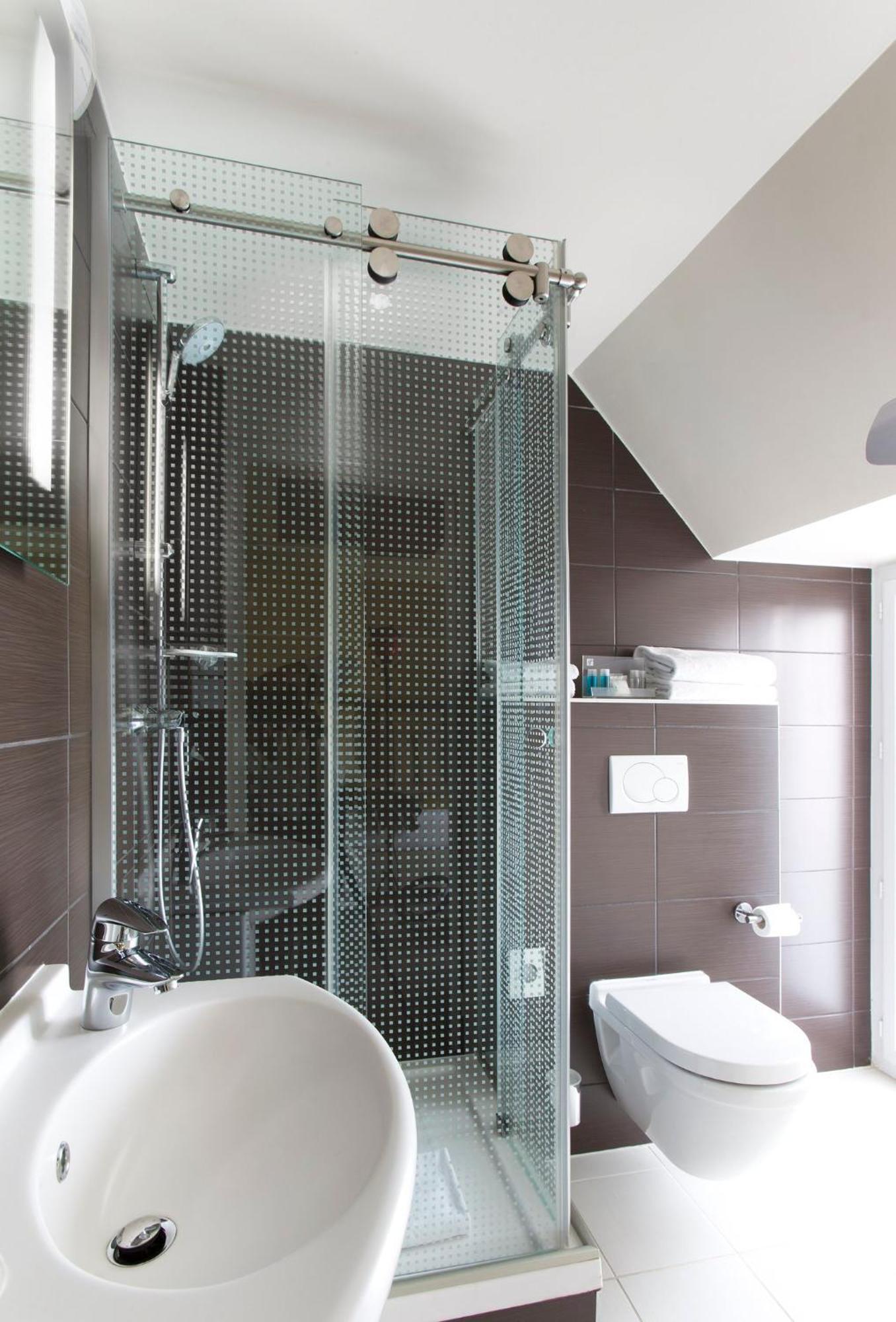 Standard Double Room Walk Shower