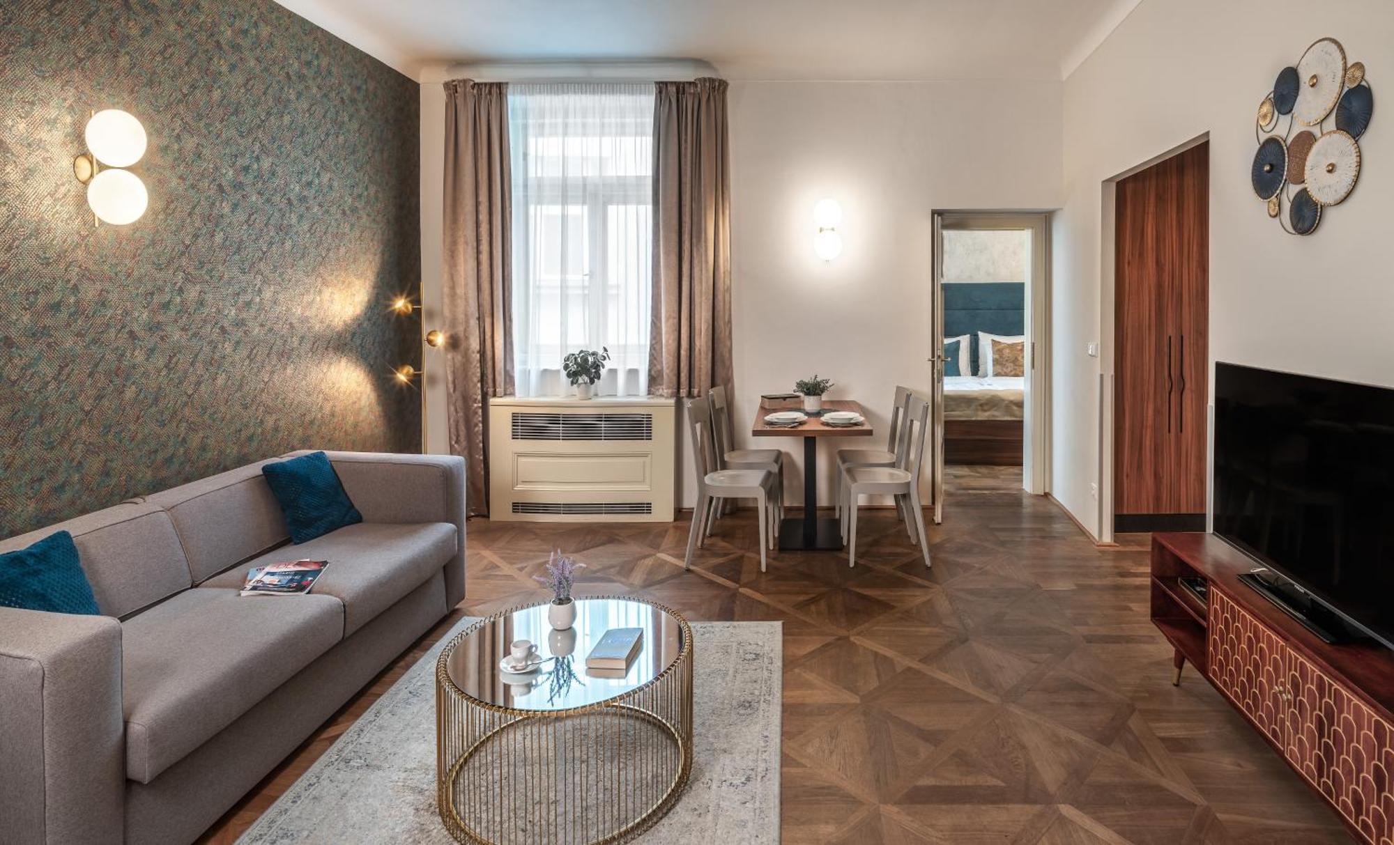 Deluxe Apartment