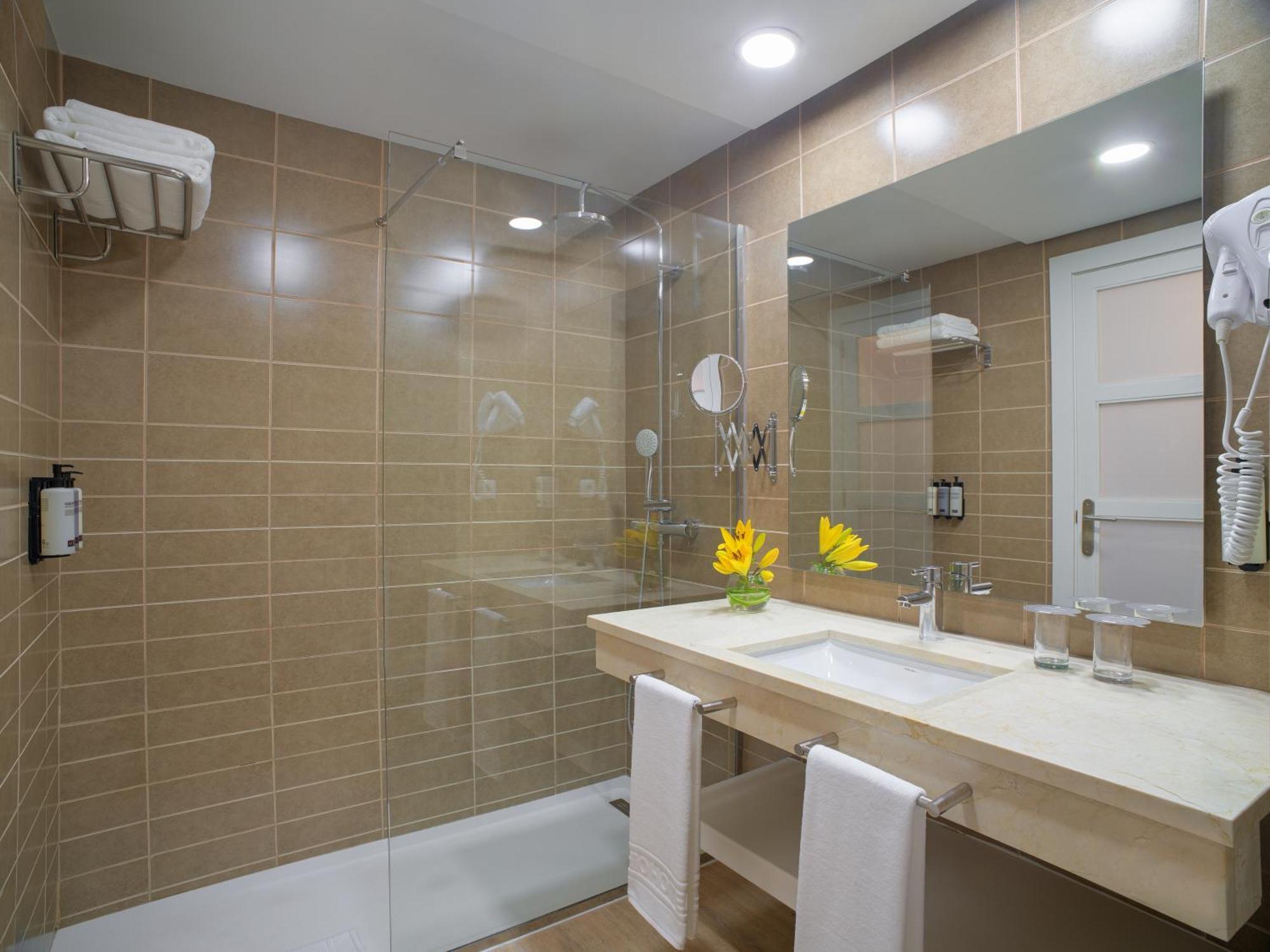 Junior Suite with Sea View (3 Adults + 1 Child),1695739987:JPEG