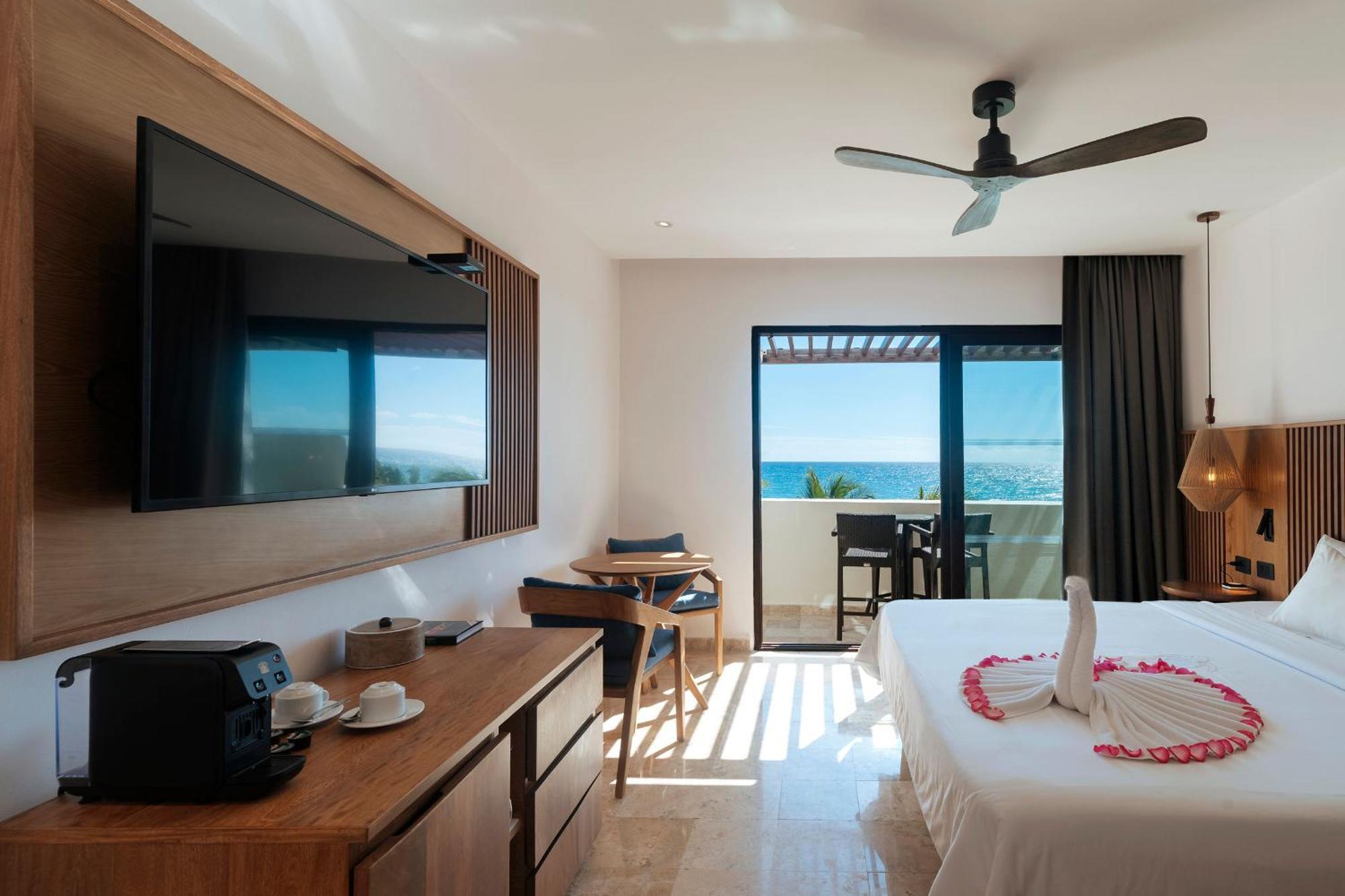 Junior Suite Premium Ocean Front,1697347432:JPEG