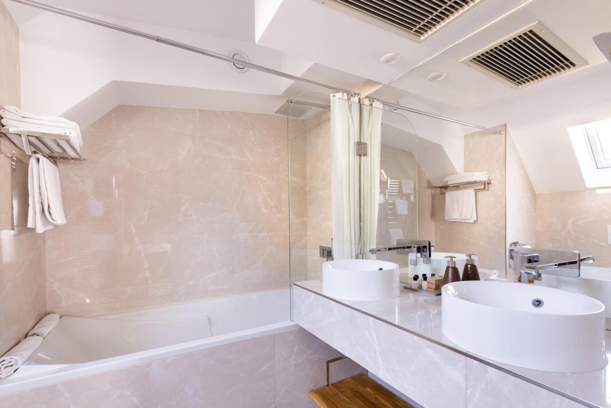 Family Room with Balcony,1697353783:JPEG