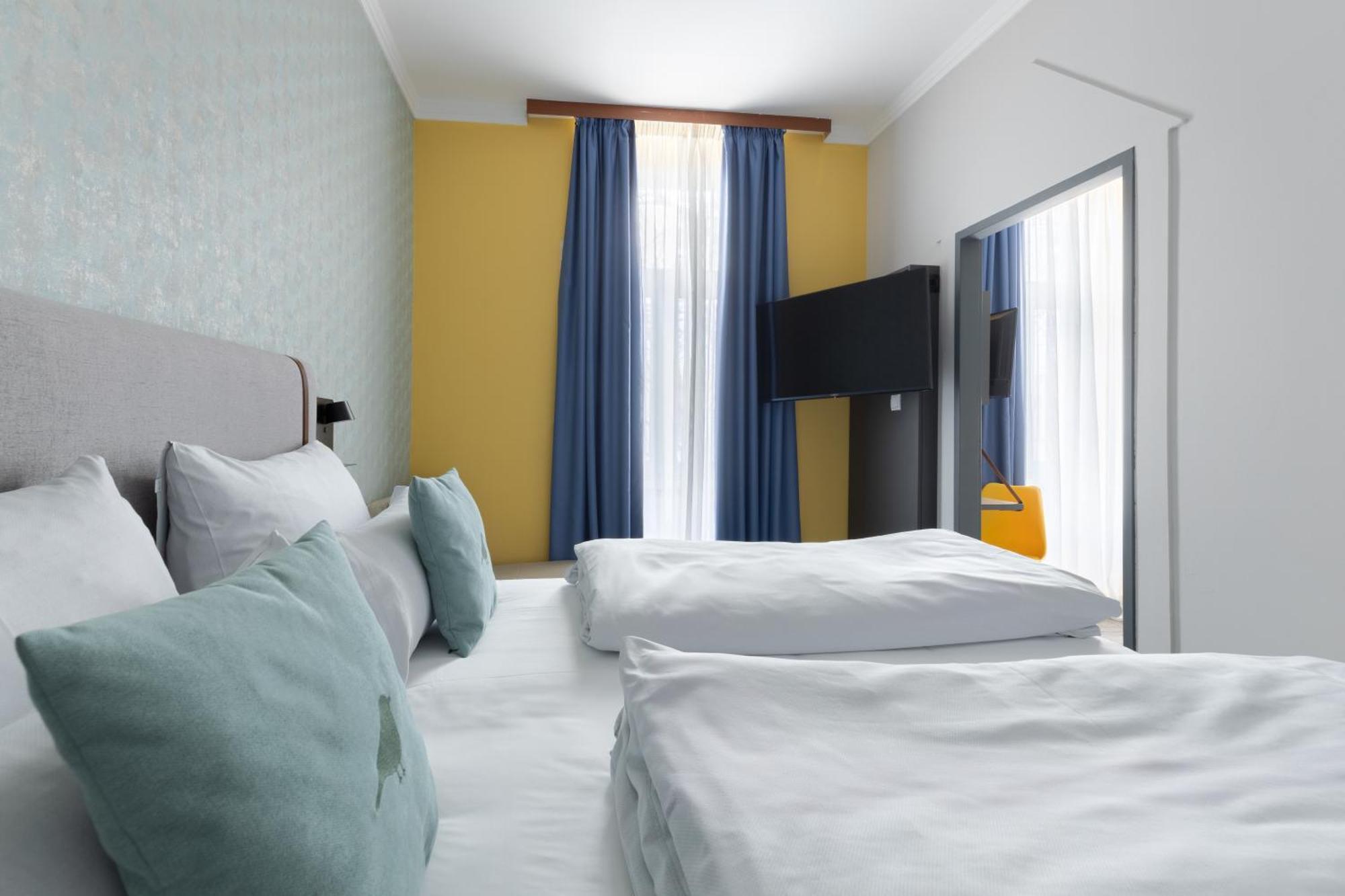 Standard Queen Room