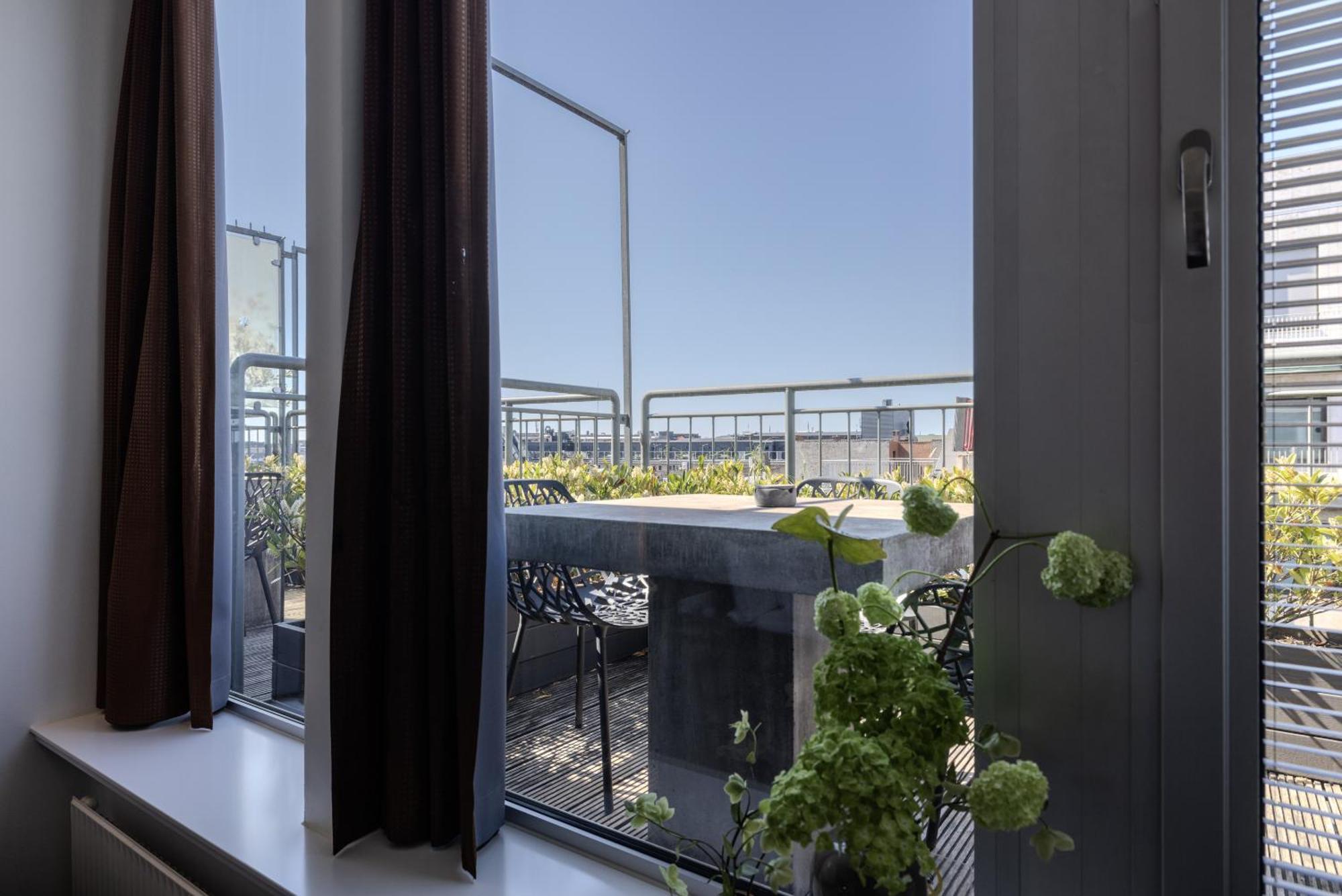 Executive King Deluxe Lounge Access