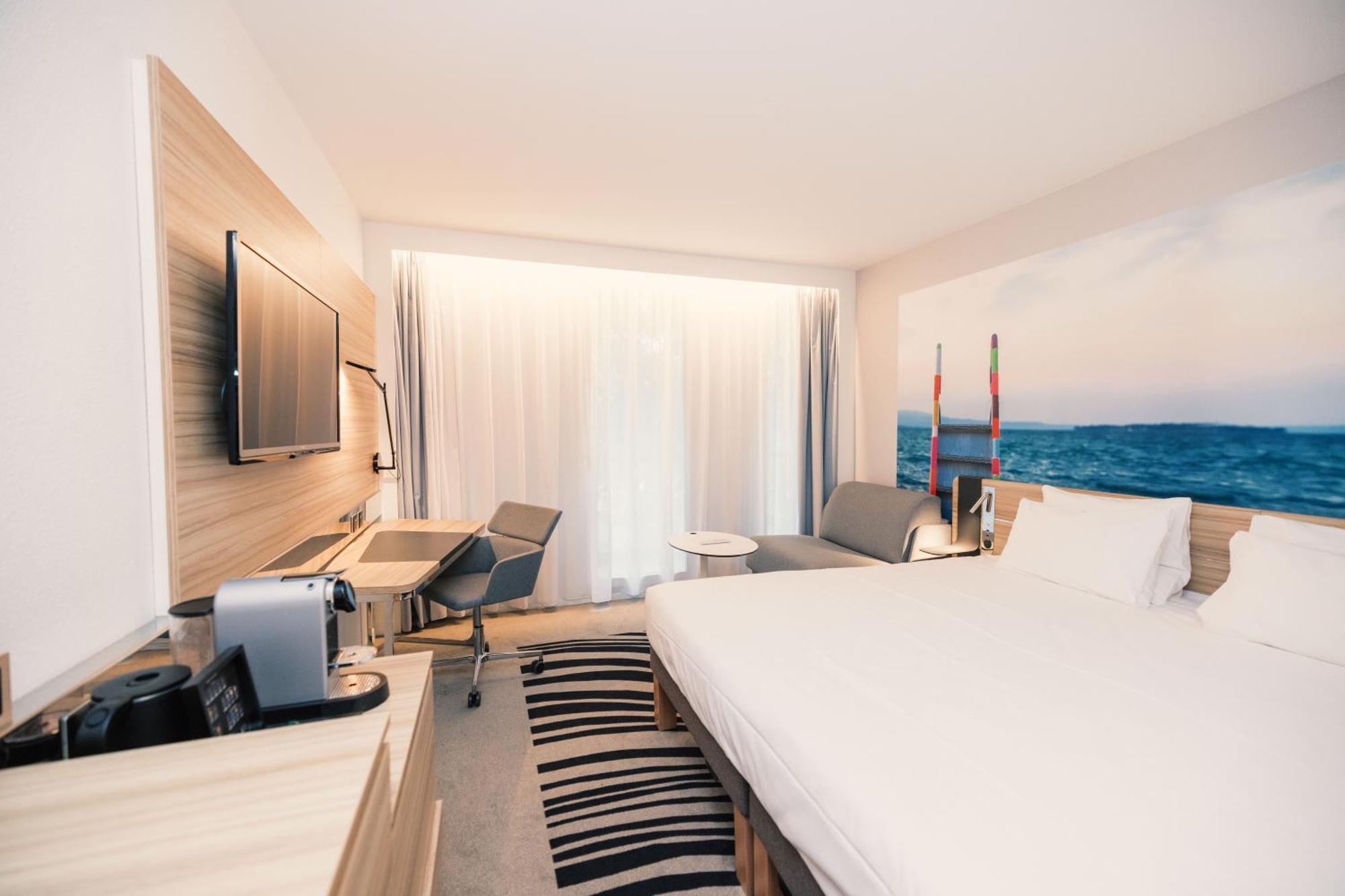 Executive Room One Queen Bed One Sofa