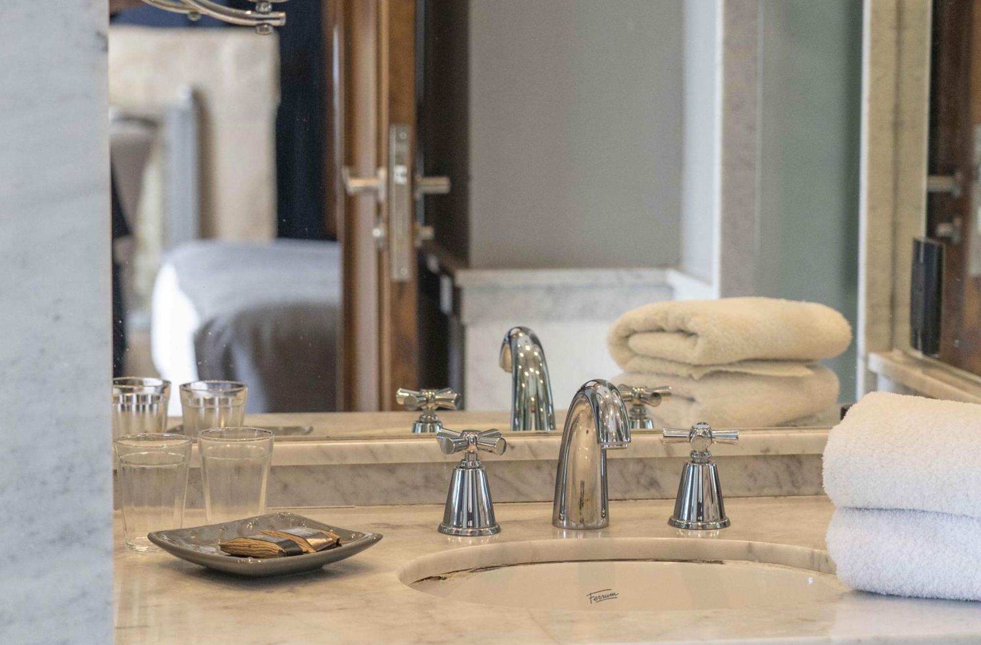 Deluxe Double Room Lake View