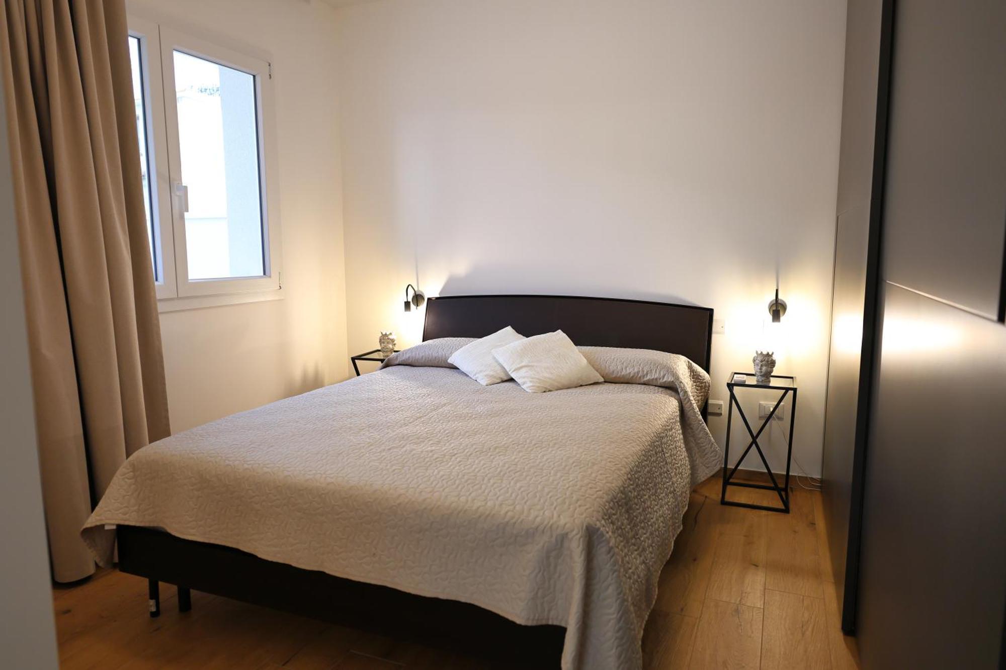 Deluxe One-Bedroom Apartment Garden View