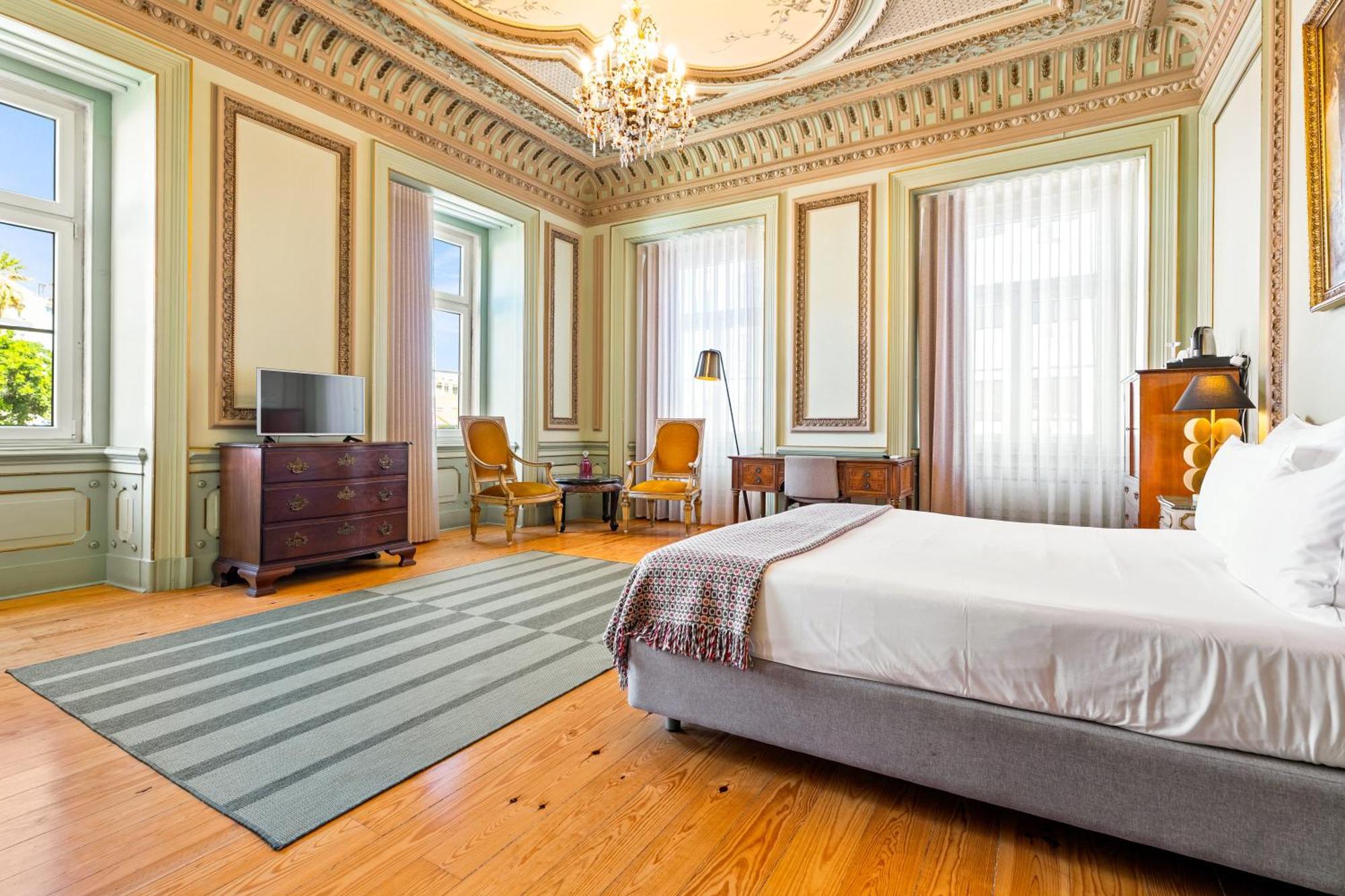 Signature Suite