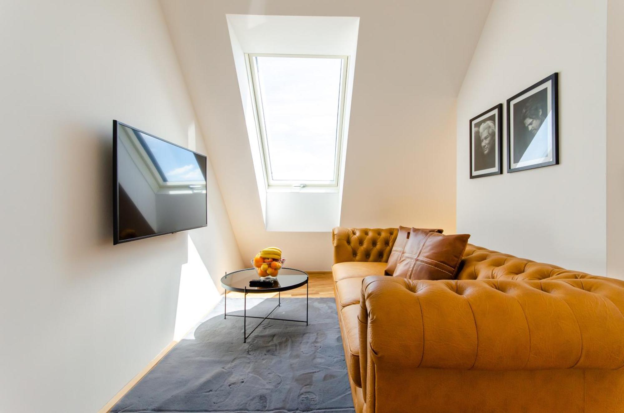 One-Bedroom Apartment Balcony City View