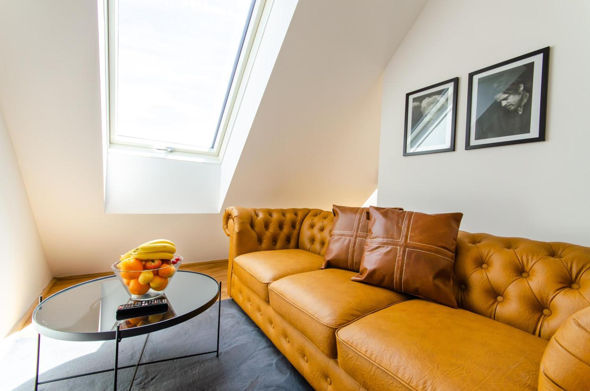 One-Bedroom Apartment Balcony City View