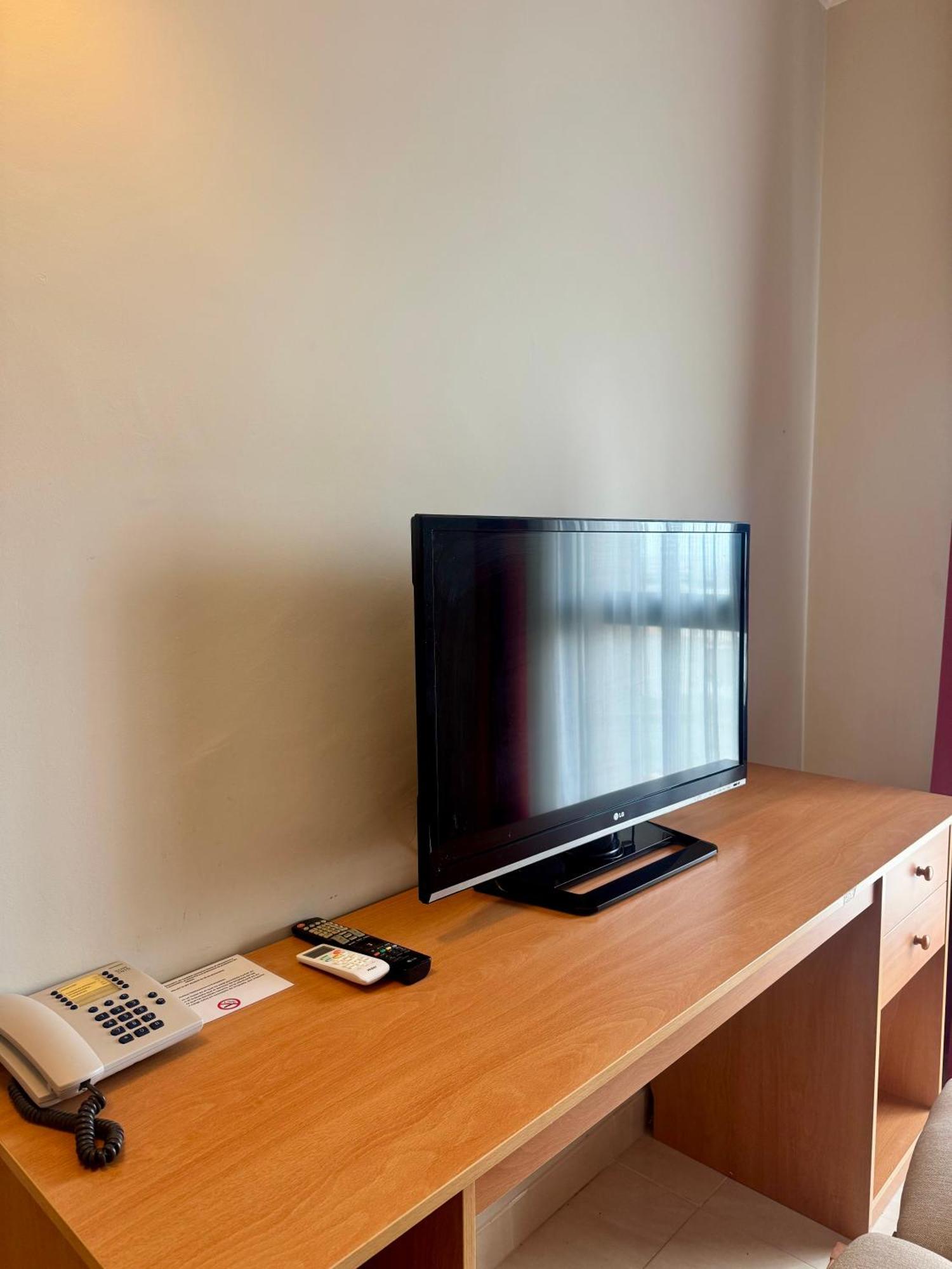 Room with Mountain View,1705596033:JPEG