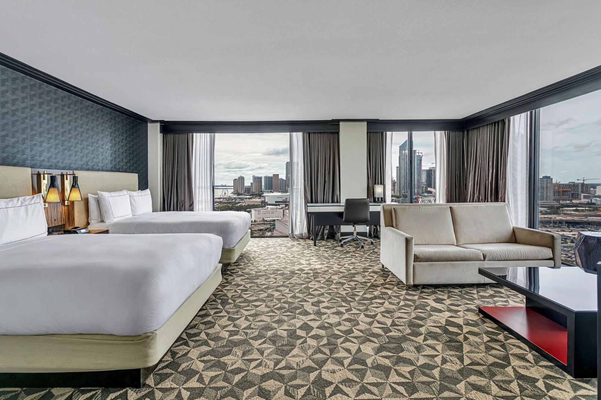 Suite Júnior com 2 Camas Queen-Size