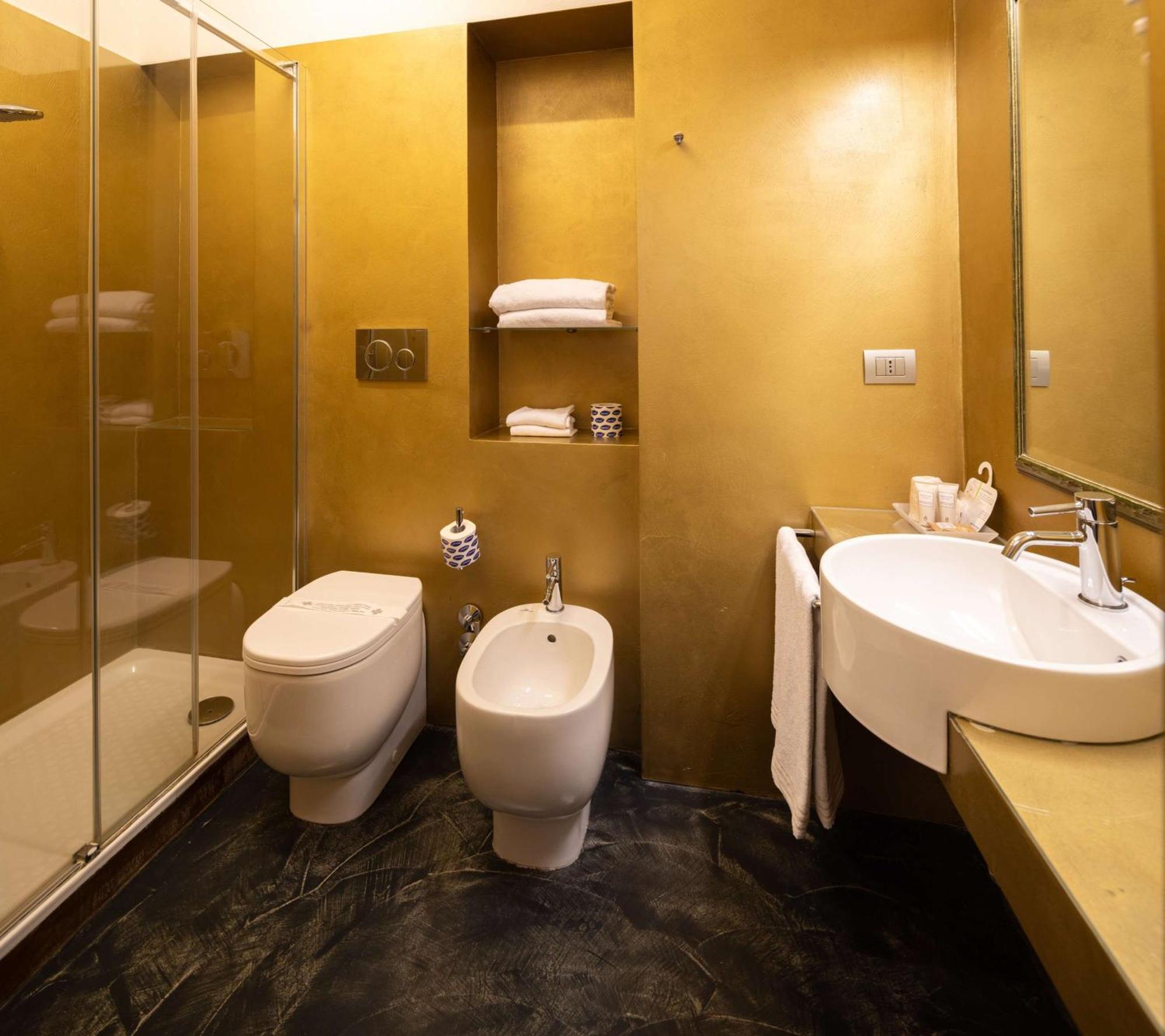 Standard Queen Room Non-Smoking