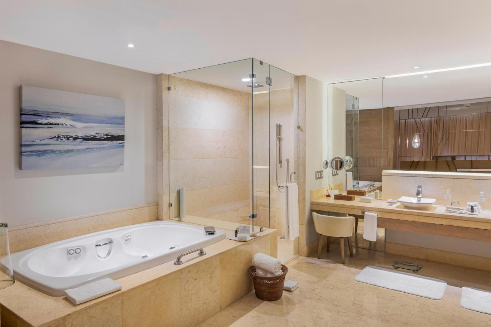 Grand Class Suite Ocean Front