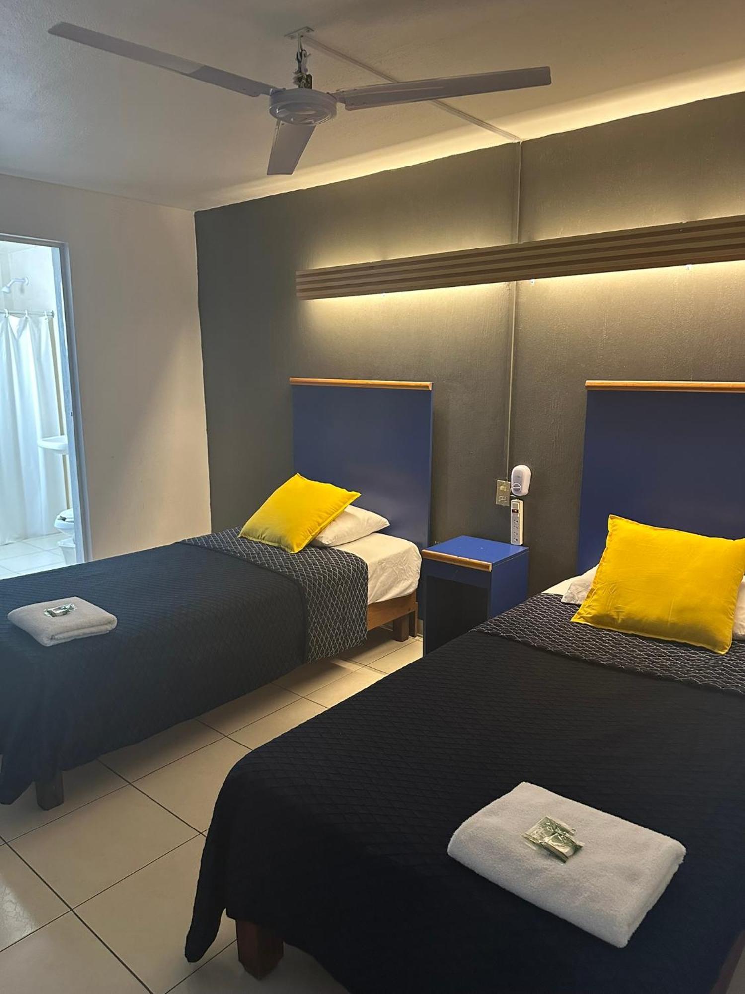 Twin Room,1706939869:JPEG